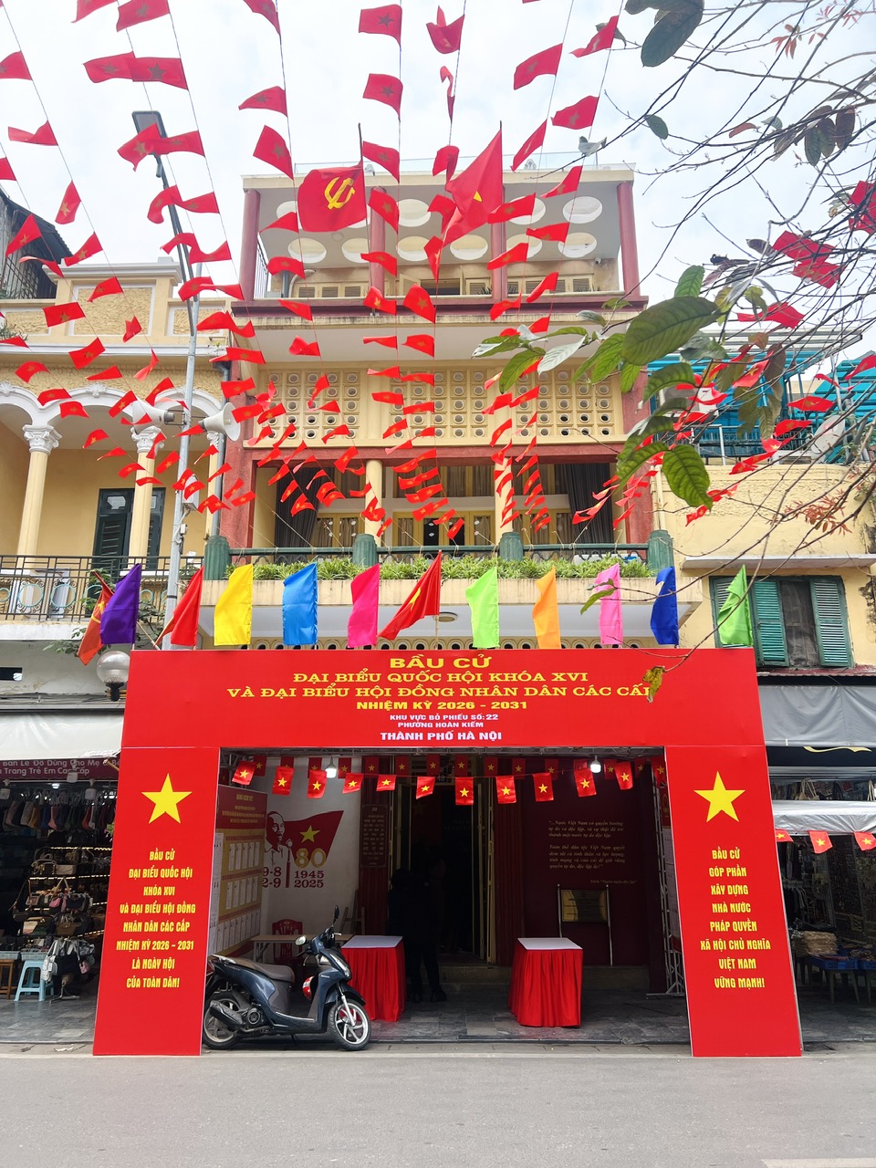 Những điểm bỏ phiếu đặc biệt giữa l&ograve;ng Thủ đ&ocirc;- Ảnh 2.