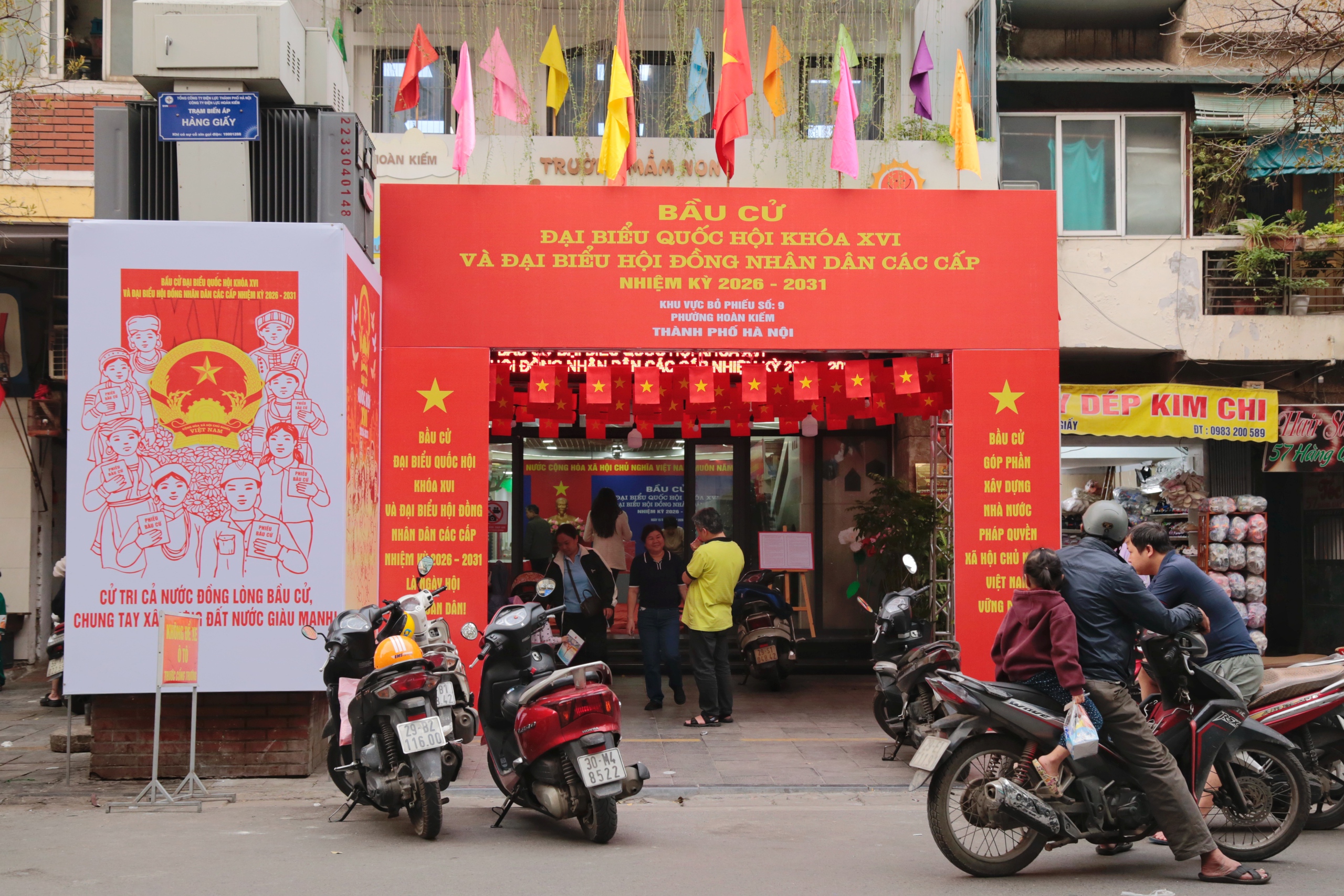 H&agrave; Nội rực rỡ sắc m&agrave;u, sẵn s&agrave;ng cho &ldquo;Ng&agrave;y hội của to&agrave;n d&acirc;n&rdquo;- Ảnh 12.