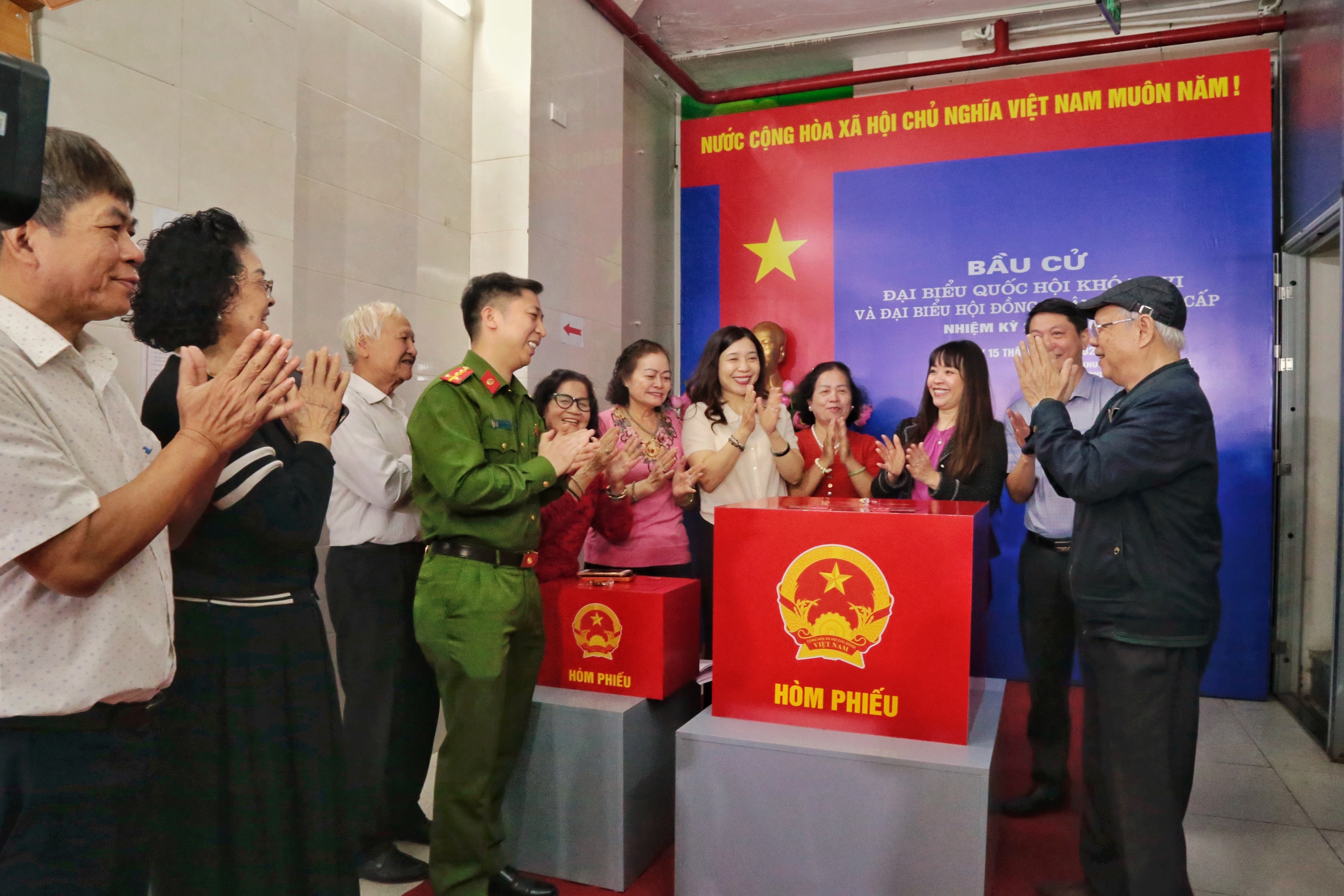 H&agrave; Nội rực rỡ sắc m&agrave;u, sẵn s&agrave;ng cho &ldquo;Ng&agrave;y hội của to&agrave;n d&acirc;n&rdquo;- Ảnh 13.