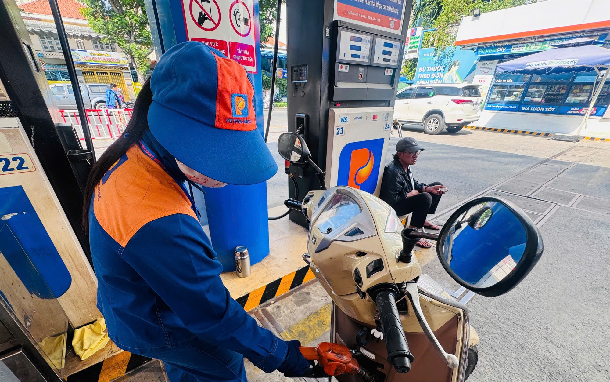 TP.HCM tìm "chìa khóa” cho mục tiêu tăng trưởng hai con số- Ảnh 5. TP.HCM chủ động bảo đảm nguồn điện, xăng dầu và khí phục vụ tăng trưởng đến năm 2030