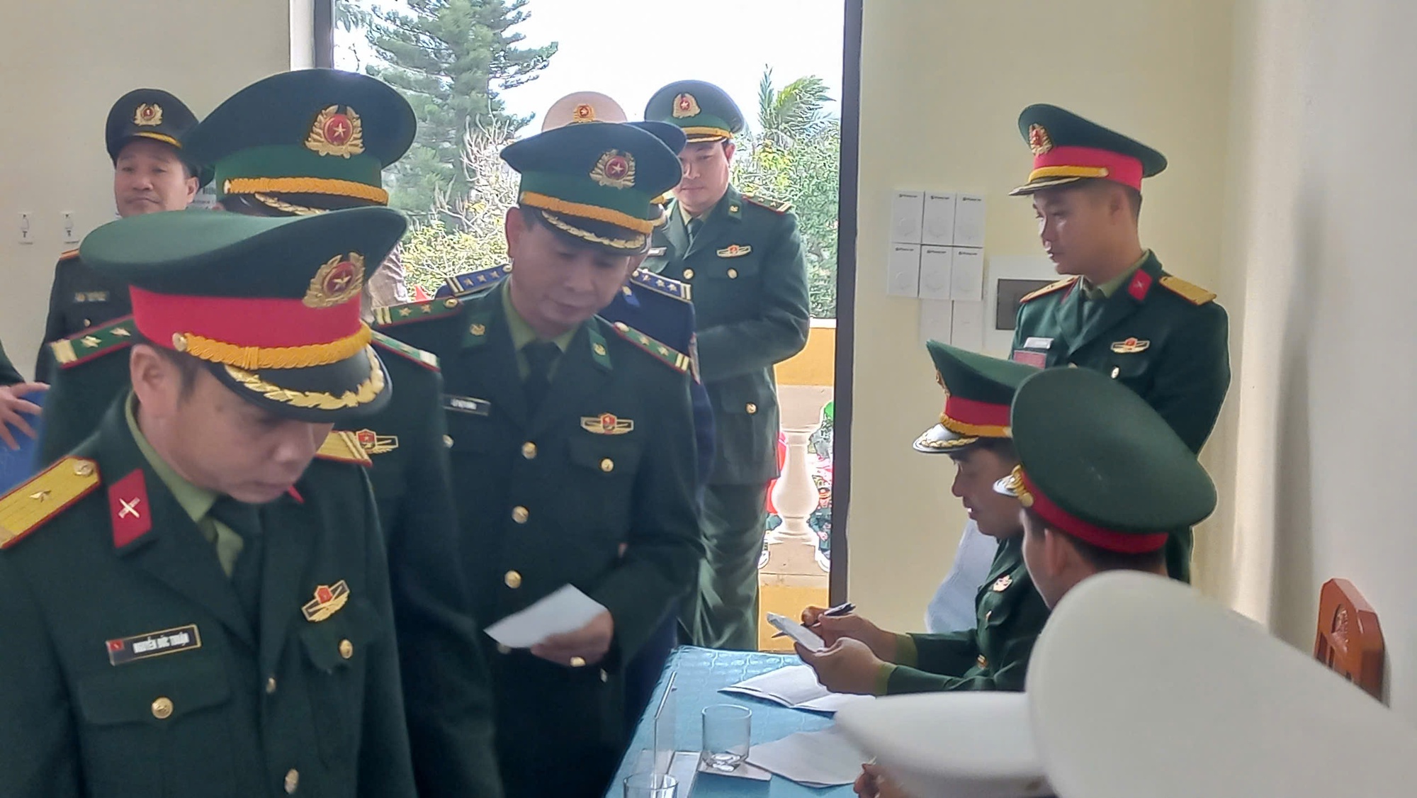 Hải Ph&ograve;ng: Cử tri đặc khu Bạch Long Vĩ n&ocirc; nức bầu cử sớm- Ảnh 4.