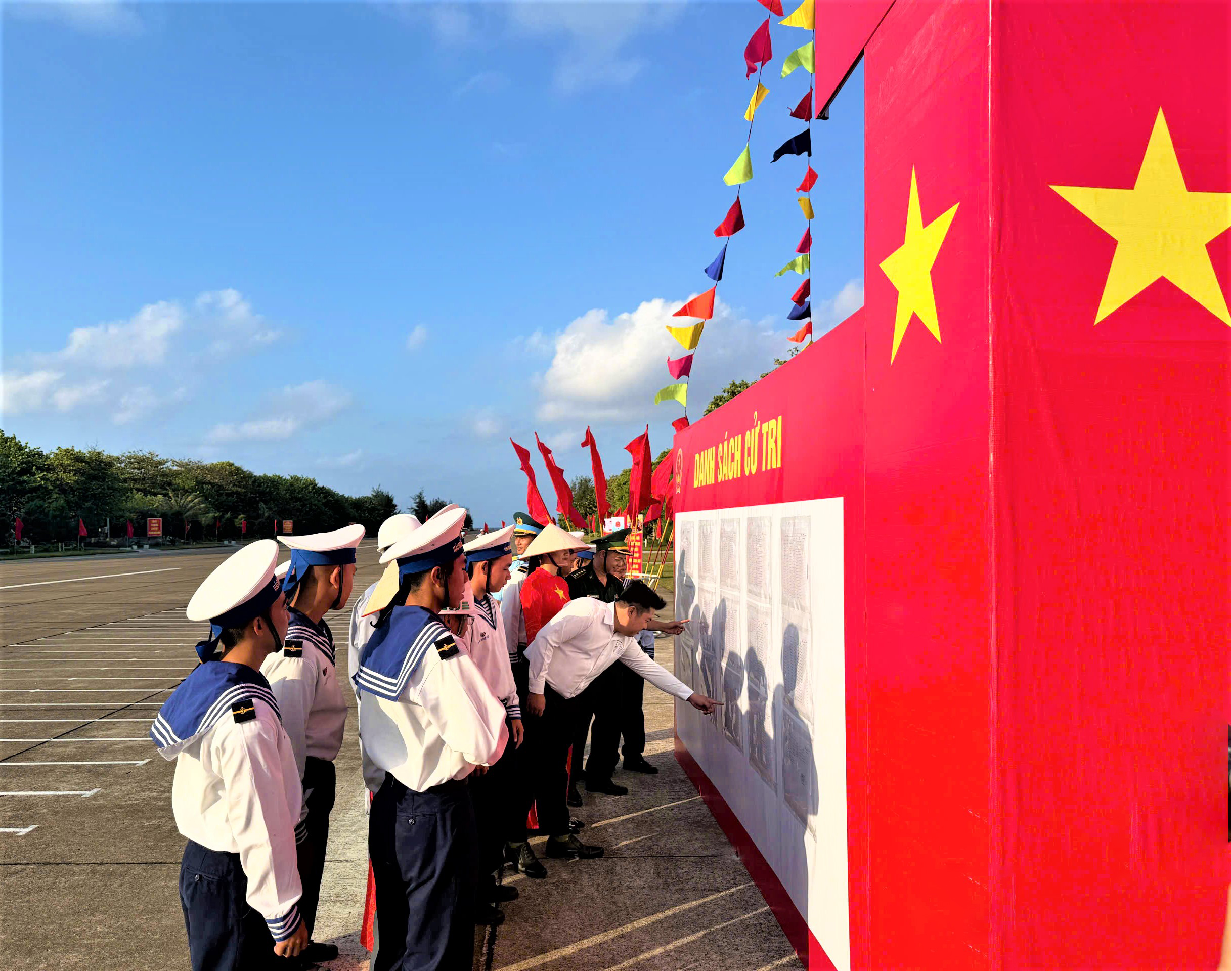 Tưng bừng Ng&agrave;y hội non s&ocirc;ng tr&ecirc;n đảo Trường Sa- Ảnh 1.