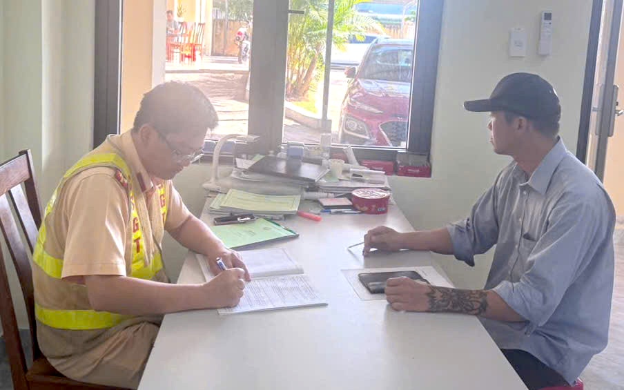 Khởi tố nhóm thanh thiếu niên mang hung khí hỗn chiến ở Đà Lạt- Ảnh 2. Lâm Đồng: Xử phạt 2 tài xế vượt xe không đúng quy định trên quốc lộ 20