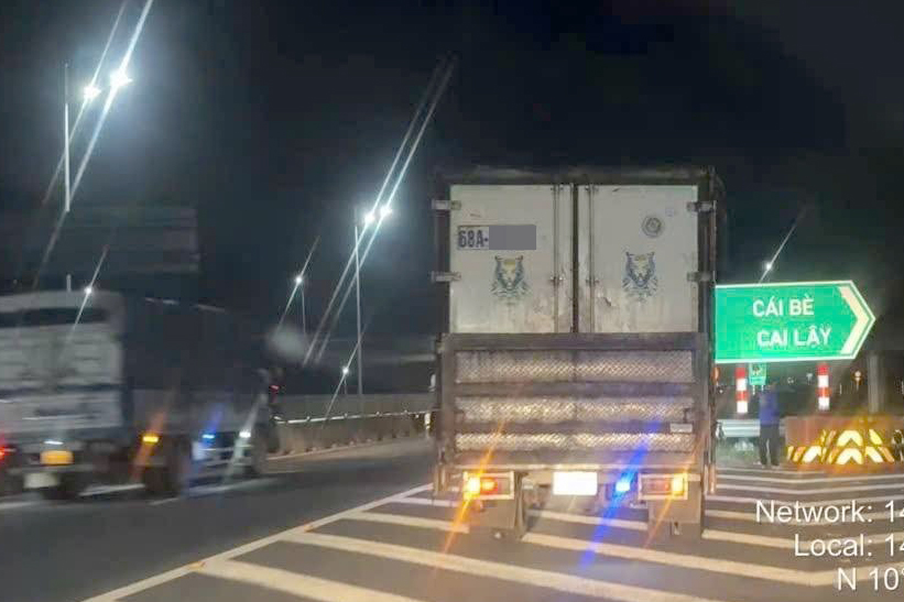 Dừng, đỗ &ocirc; t&ocirc; sai quy định tr&ecirc;n cao tốc để nghỉ ngơi - h&agrave;nh vi đặc biệt nguy hiểm- Ảnh 1.