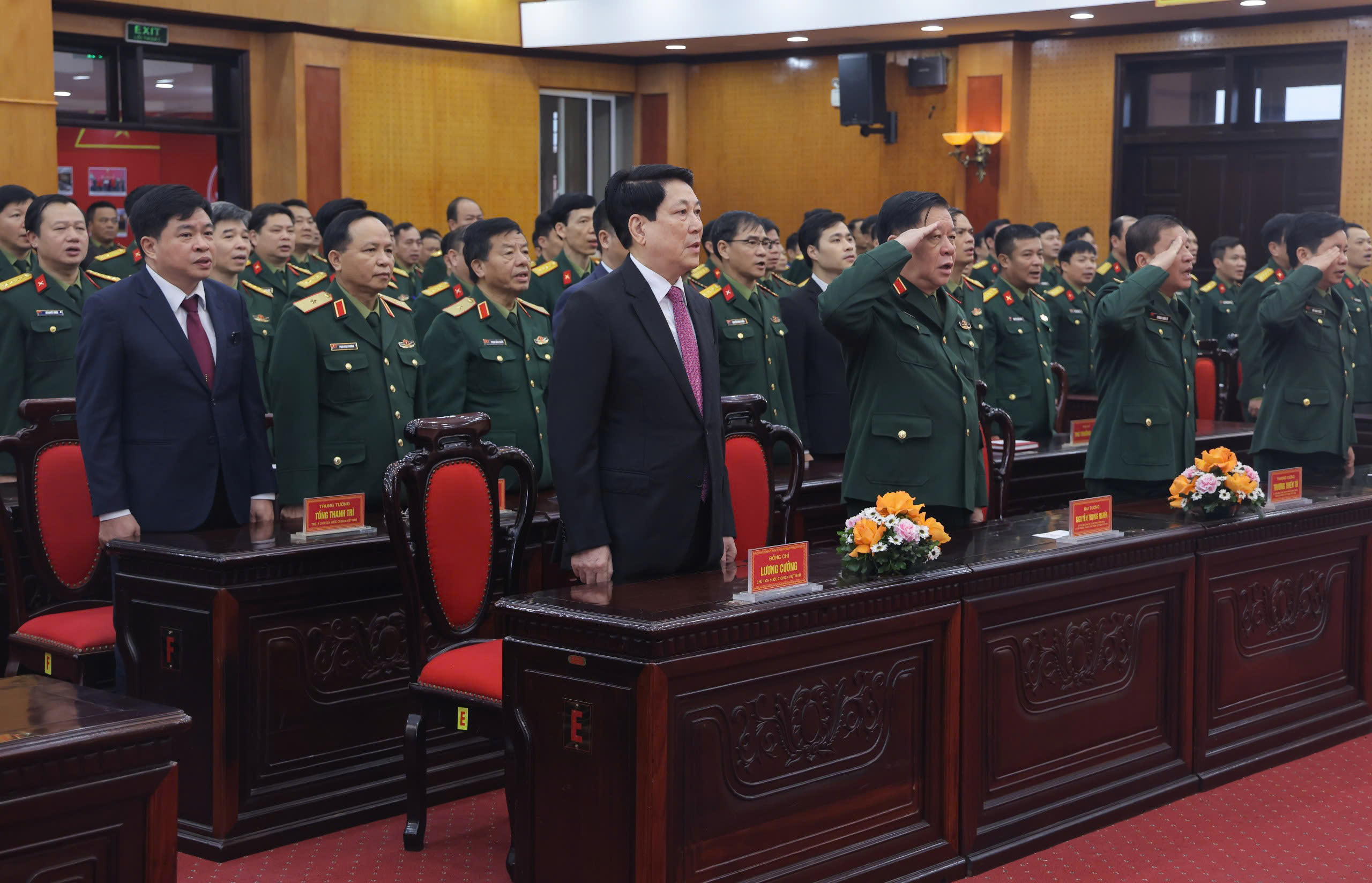 Ch&ugrave;m ảnh: C&aacute;c đồng ch&iacute; l&atilde;nh đạo Đảng, Nh&agrave; nước thực hiện quyền cử tri- Ảnh 4.