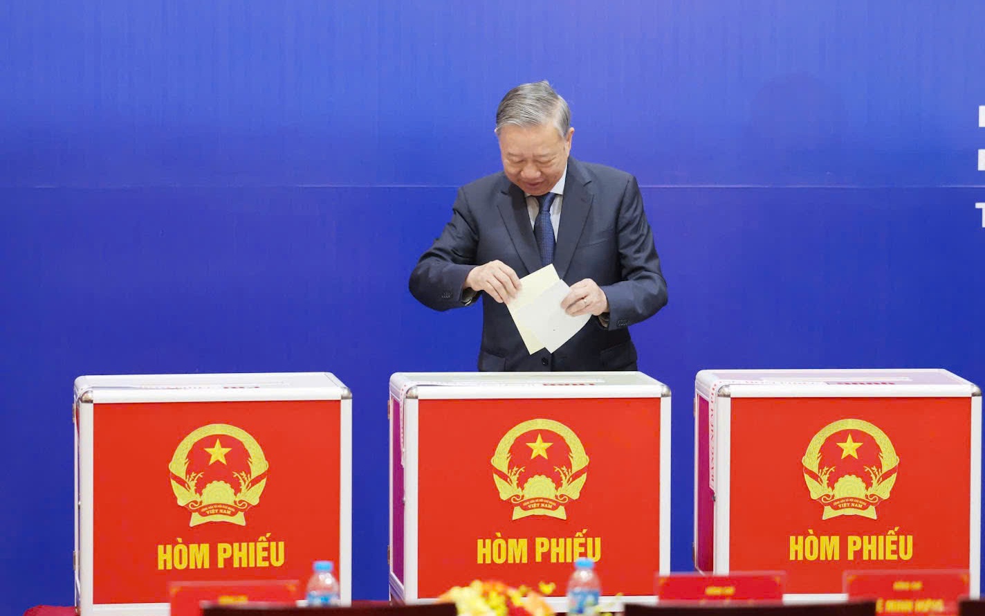 Đến đầu giờ chiều 15/3, đã có gần 62 triệu cử tri đi bỏ phiếu- Ảnh 3. Trực tiếp bầu cử: Gần 79 triệu cử tri trao lá phiếu, gửi gắm niềm tin và kỳ vọng