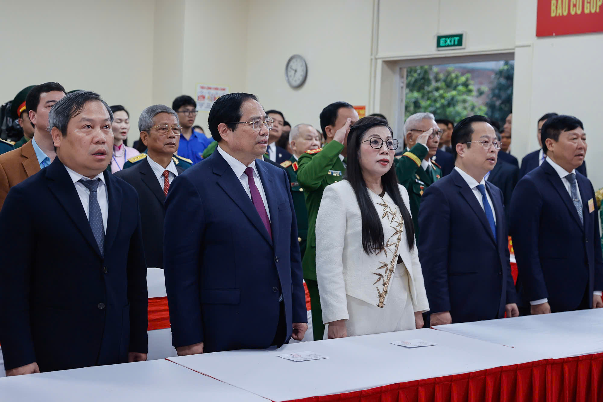Ch&ugrave;m ảnh: C&aacute;c đồng ch&iacute; l&atilde;nh đạo Đảng, Nh&agrave; nước thực hiện quyền cử tri- Ảnh 11.