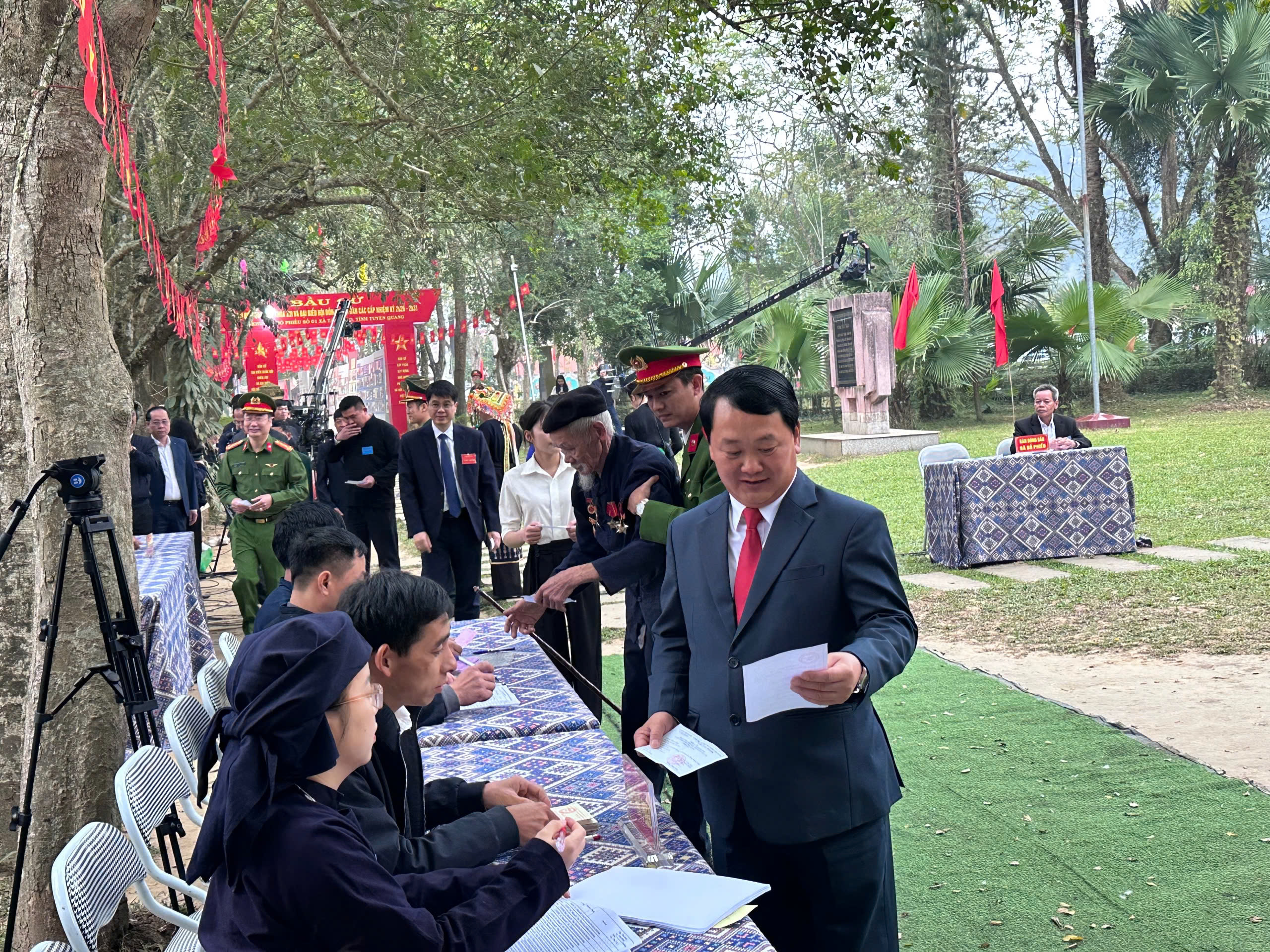 Tuy&ecirc;n Quang: T&acirc;n Tr&agrave;o - v&ugrave;ng đất lịch sử rộn r&agrave;ng trong ng&agrave;y hội bầu cử to&agrave;n d&acirc;n- Ảnh 1.