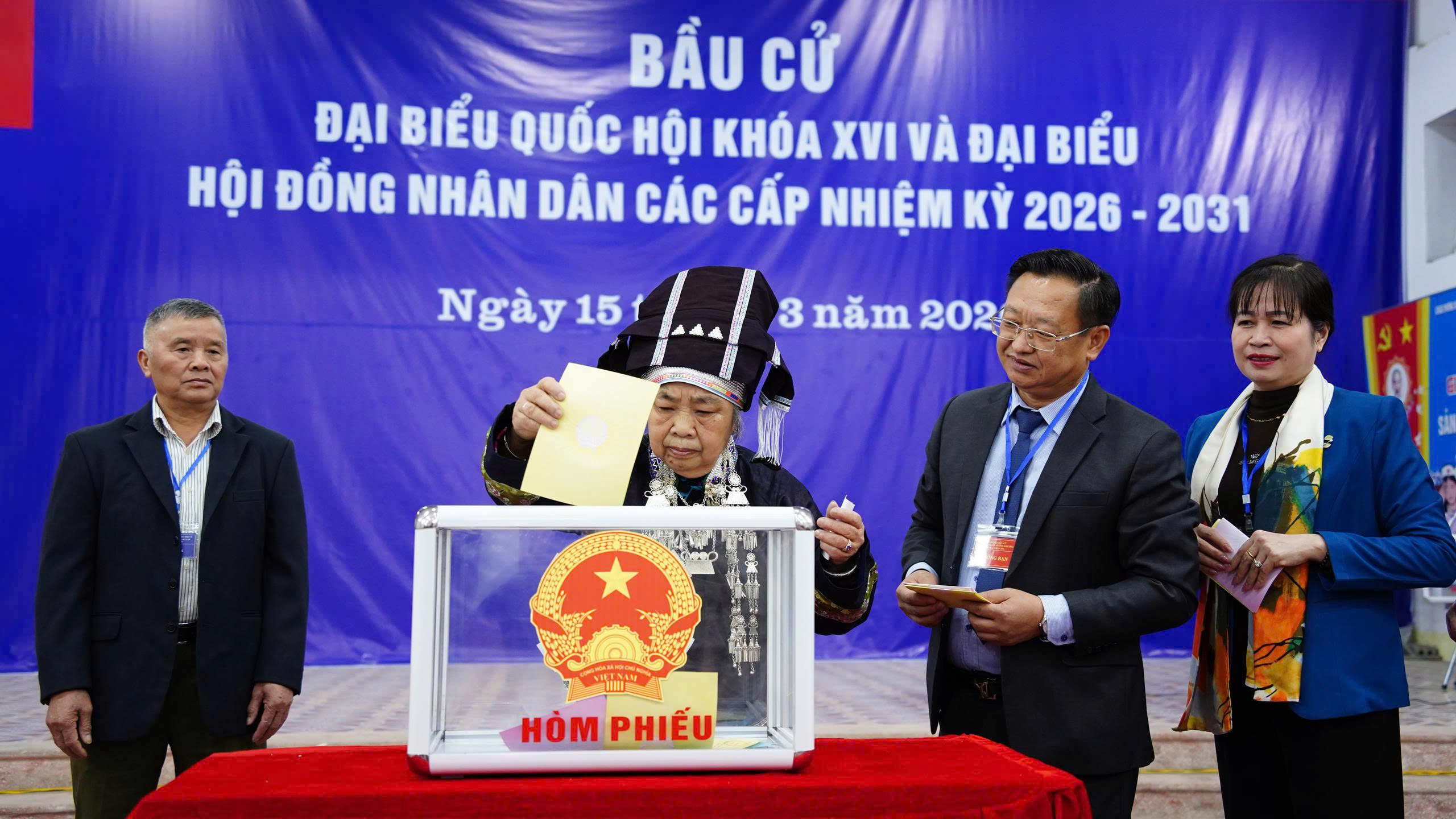 Cử tri v&ugrave;ng cao, hải đảo n&ocirc; nức đi bầu cử từ s&aacute;ng sớm- Ảnh 6.