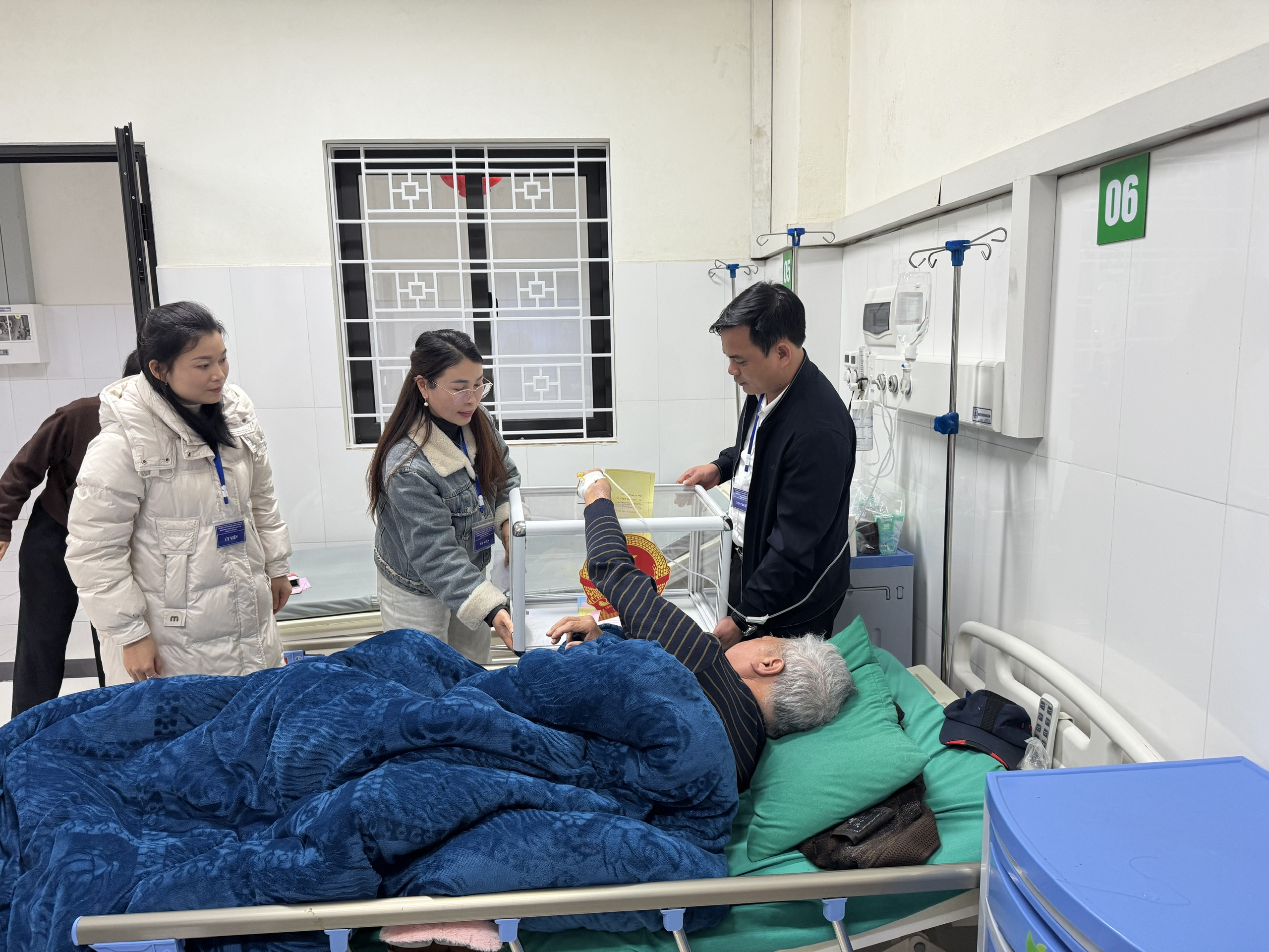 Cử tri v&ugrave;ng cao, hải đảo n&ocirc; nức đi bầu cử từ s&aacute;ng sớm- Ảnh 3.