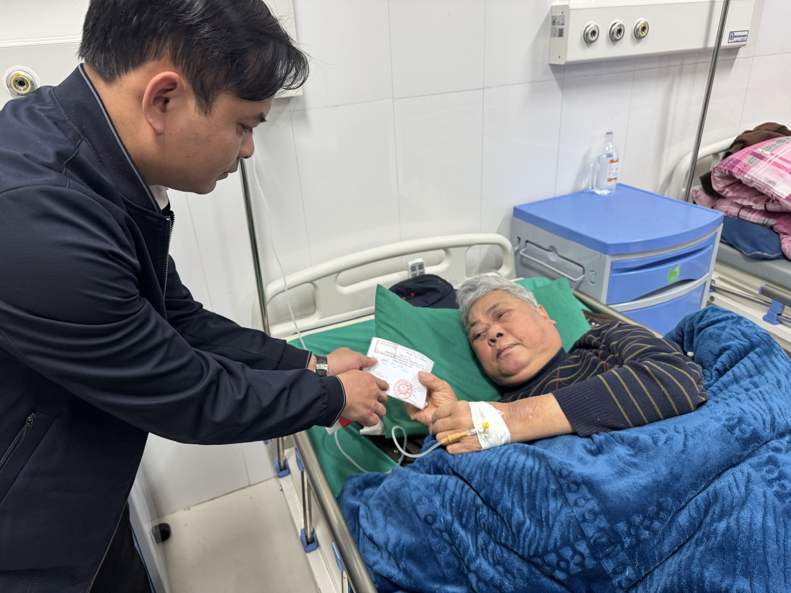 Cử tri v&ugrave;ng cao, hải đảo n&ocirc; nức đi bầu cử từ s&aacute;ng sớm- Ảnh 4.