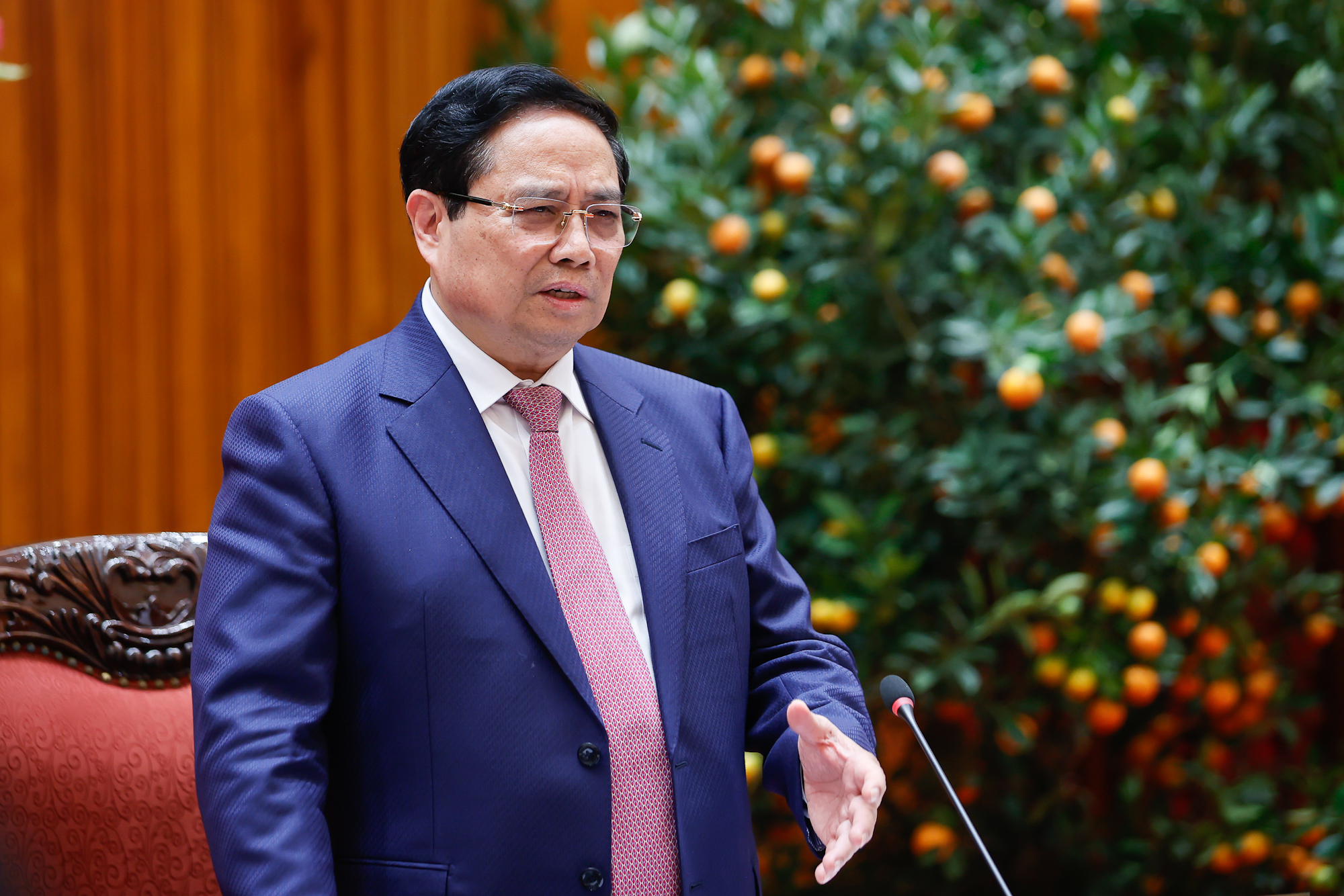 Thủ tướng: Dứt kho&aacute;t kh&ocirc;ng để thiếu xăng dầu, xem x&eacute;t bố tr&iacute; ng&acirc;n s&aacute;ch hỗ trợ b&igrave;nh ổn gi&aacute;- Ảnh 3.