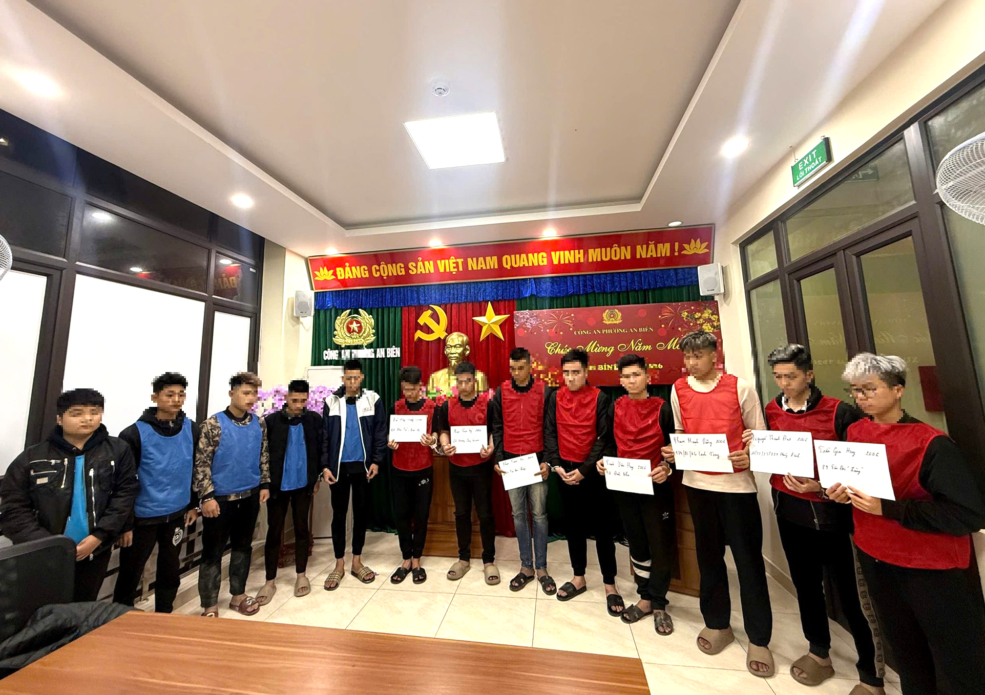Tạm giữ h&igrave;nh sự 12 thanh thiếu ni&ecirc;n đuổi đ&aacute;nh nhau tr&ecirc;n đường ở Hải Ph&ograve;ng- Ảnh 1.