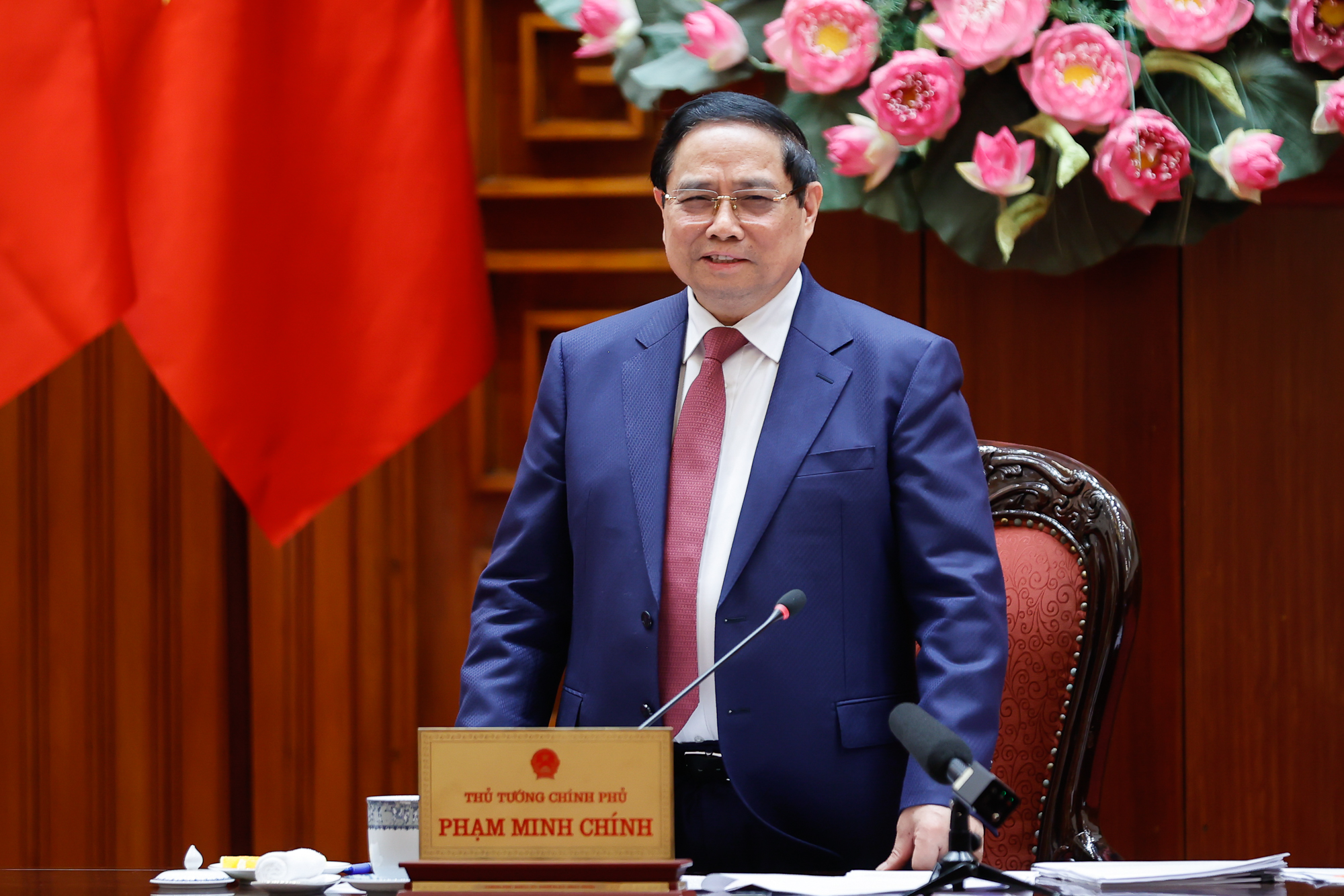 Thủ tướng Phạm Minh Ch&iacute;nh: Xăng dầu v&agrave; năng lượng cho sản xuất, ti&ecirc;u d&ugrave;ng được bảo đảm- Ảnh 2.