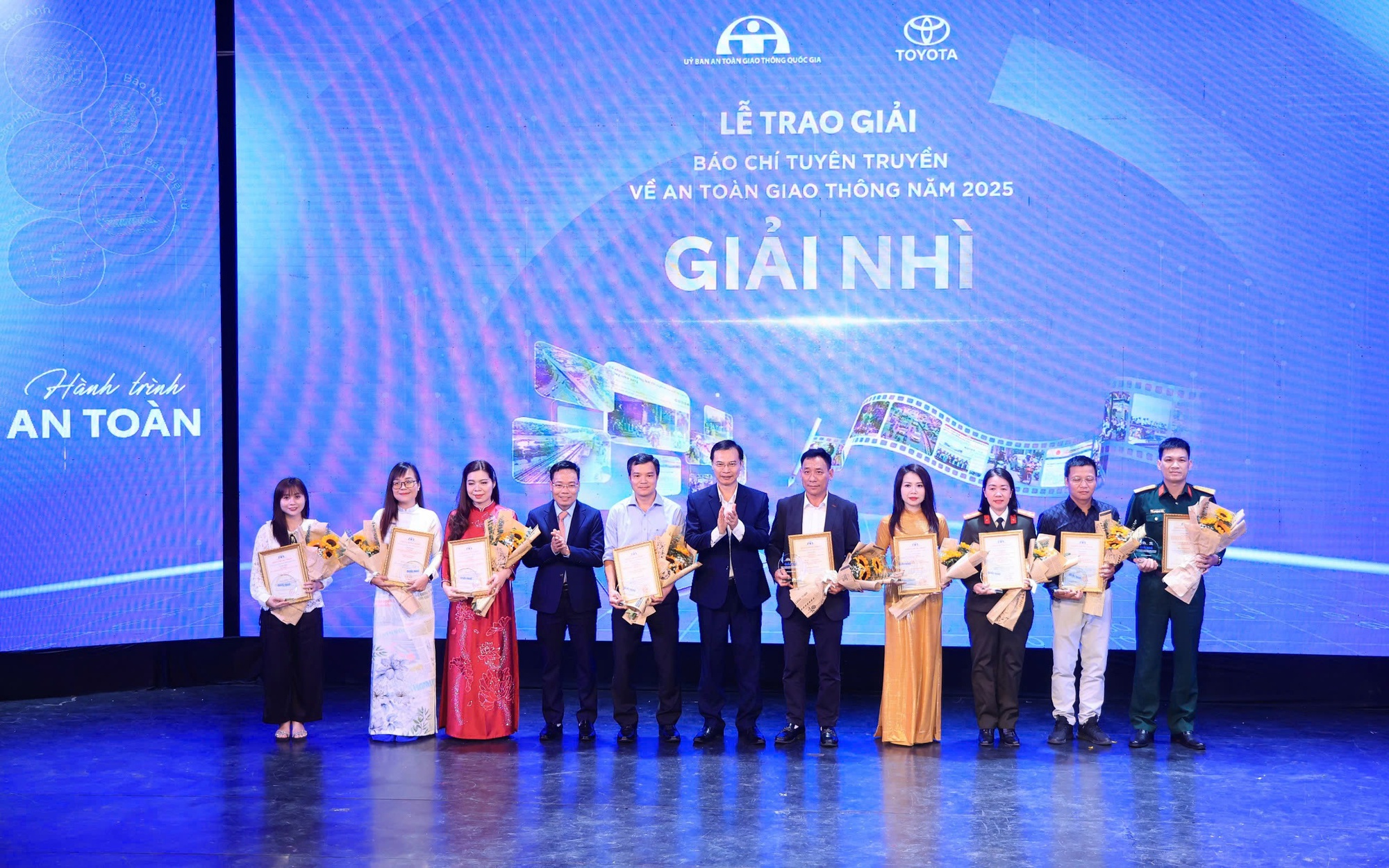 B&aacute;o X&acirc;y dựng đoạt nhiều giải thưởng về tuy&ecirc;n truyền An to&agrave;n giao th&ocirc;ng