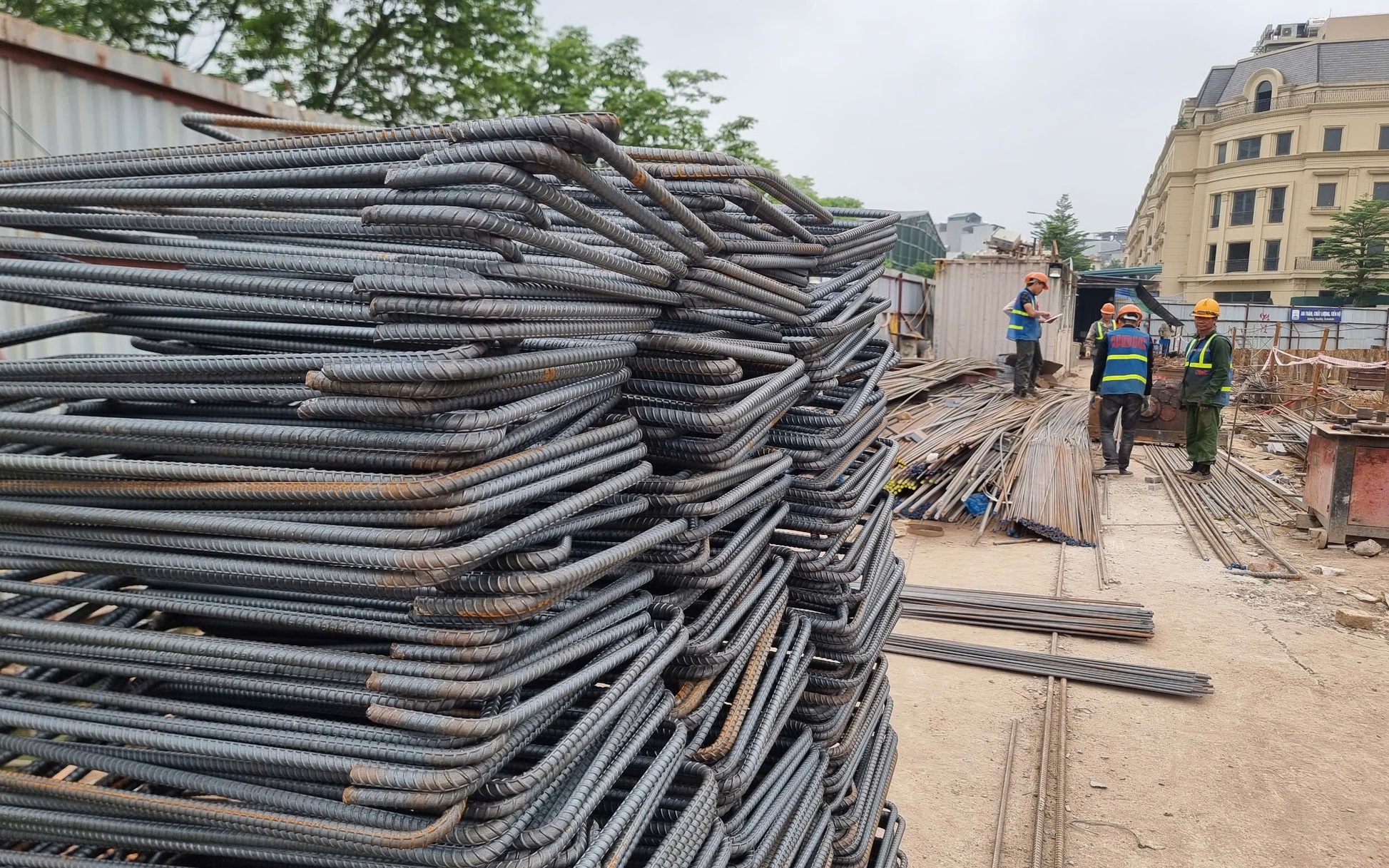 Gi&aacute; vật liệu tăng, người d&acirc;n H&agrave; Nội lo x&acirc;y nh&agrave; vượt dự to&aacute;n