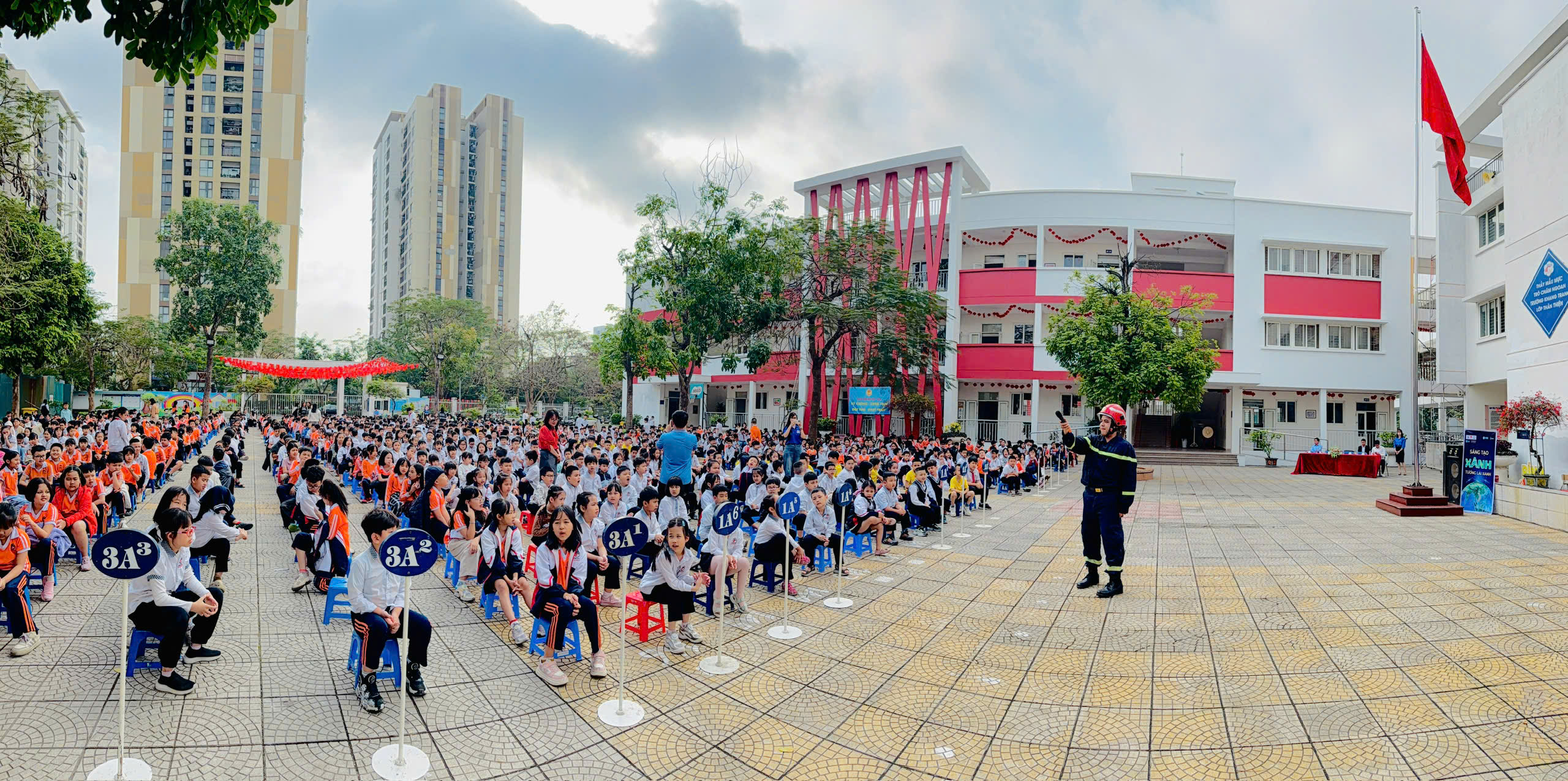 Hơn 1.100 học sinh H&agrave; Nội được hướng dẫn kỹ năng ph&ograve;ng ch&aacute;y, tho&aacute;t nạn- Ảnh 3.