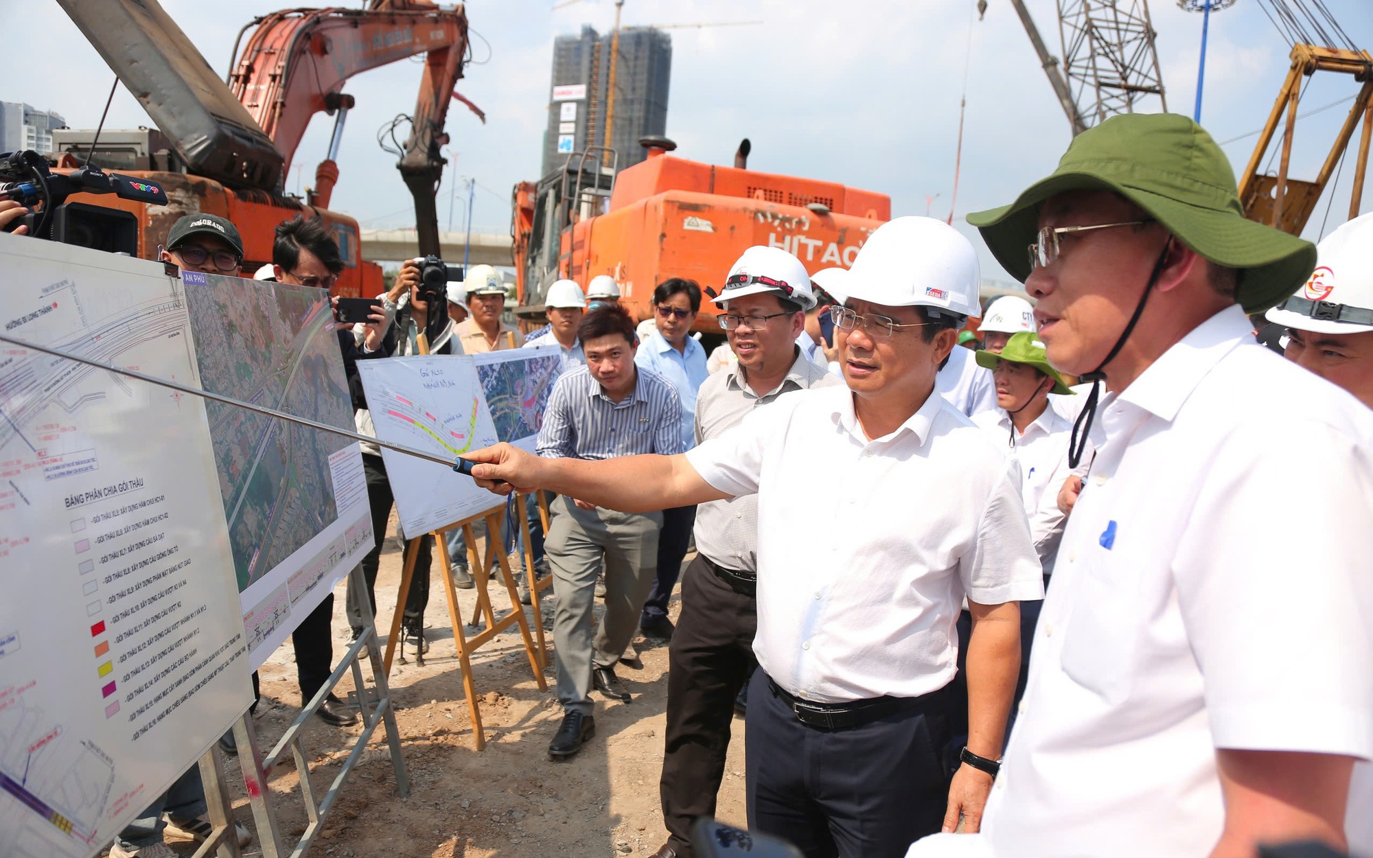 TP.HCM: Cầu vượt N3 nút giao An Phú thi công nước rút, sẵn sàng thông xe dịp 30/4- Ảnh 13. TP.HCM: Cầu vượt N3 nút giao An Phú thi công nước rút, sẵn sàng thông xe dịp 30/4- Ảnh 13.