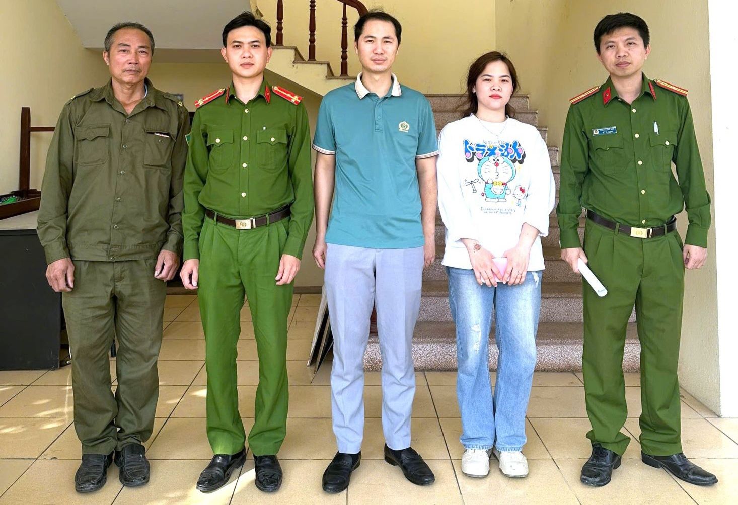 Ninh B&igrave;nh: Người đ&agrave;n &ocirc;ng x&uacute;c động nhận lại gần 1 tỷ đồng chuyển khoản nhầm- Ảnh 1.