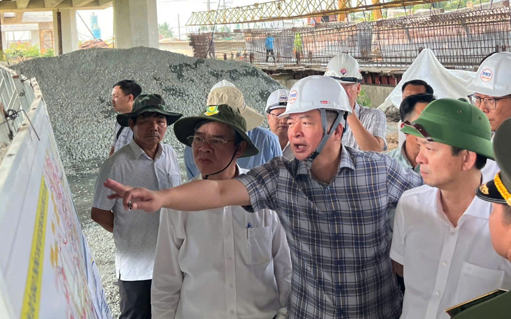 Cao tốc Ch&acirc;u Đốc - Cần Thơ - S&oacute;c Trăng thi c&ocirc;ng gần 50% vẫn 'kh&aacute;t' c&aacute;t v&agrave; đ&aacute;