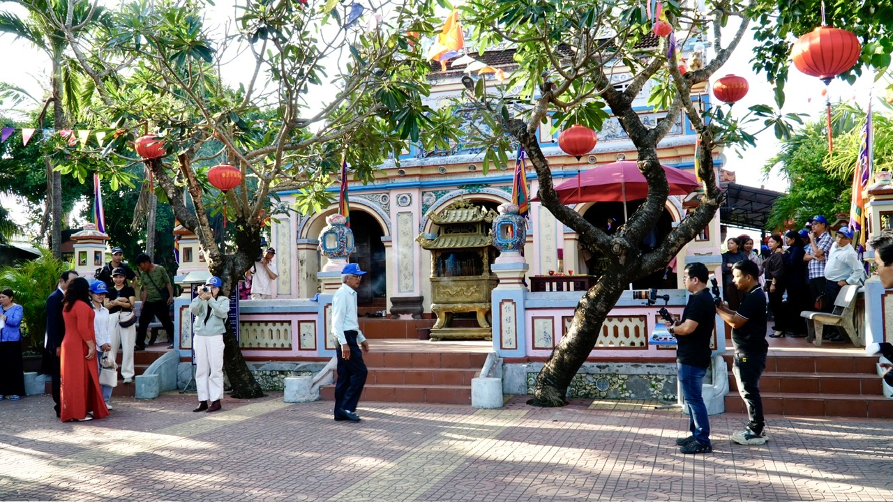 Gia Lai: Rộn r&agrave;ng khai hội Ch&ugrave;a B&agrave; - Cảng thị Nước Mặn- Ảnh 14.