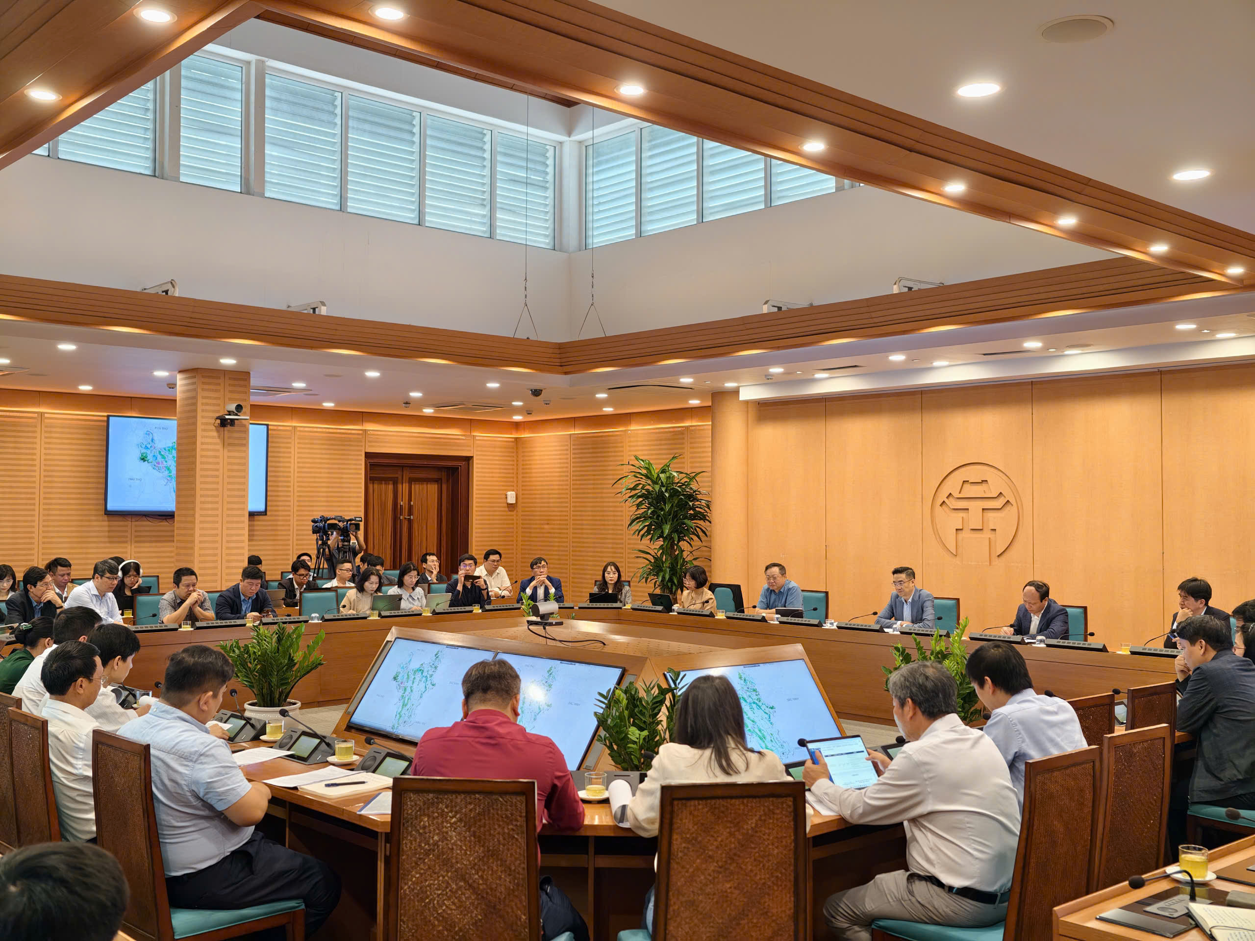 Lấy &yacute; kiến rộng r&atilde;i, định h&igrave;nh ph&aacute;t triển Thủ đ&ocirc; tầm nh&igrave;n 100 năm- Ảnh 1.