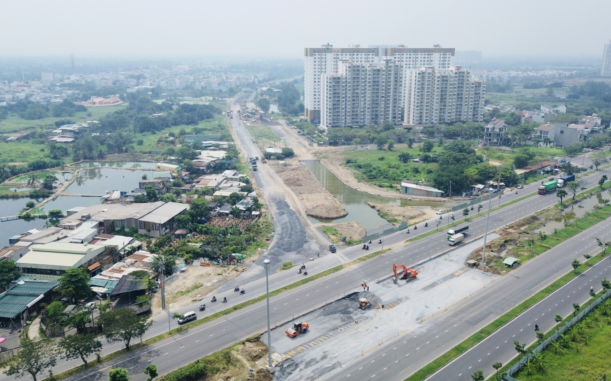 Cận cảnh quốc lộ 50 gần hoàn thiện, chờ gỡ nút thắt cuối cùng- Ảnh 16. Cận cảnh quốc lộ 50 gần hoàn thiện, chờ gỡ nút thắt cuối cùng- Ảnh 16.