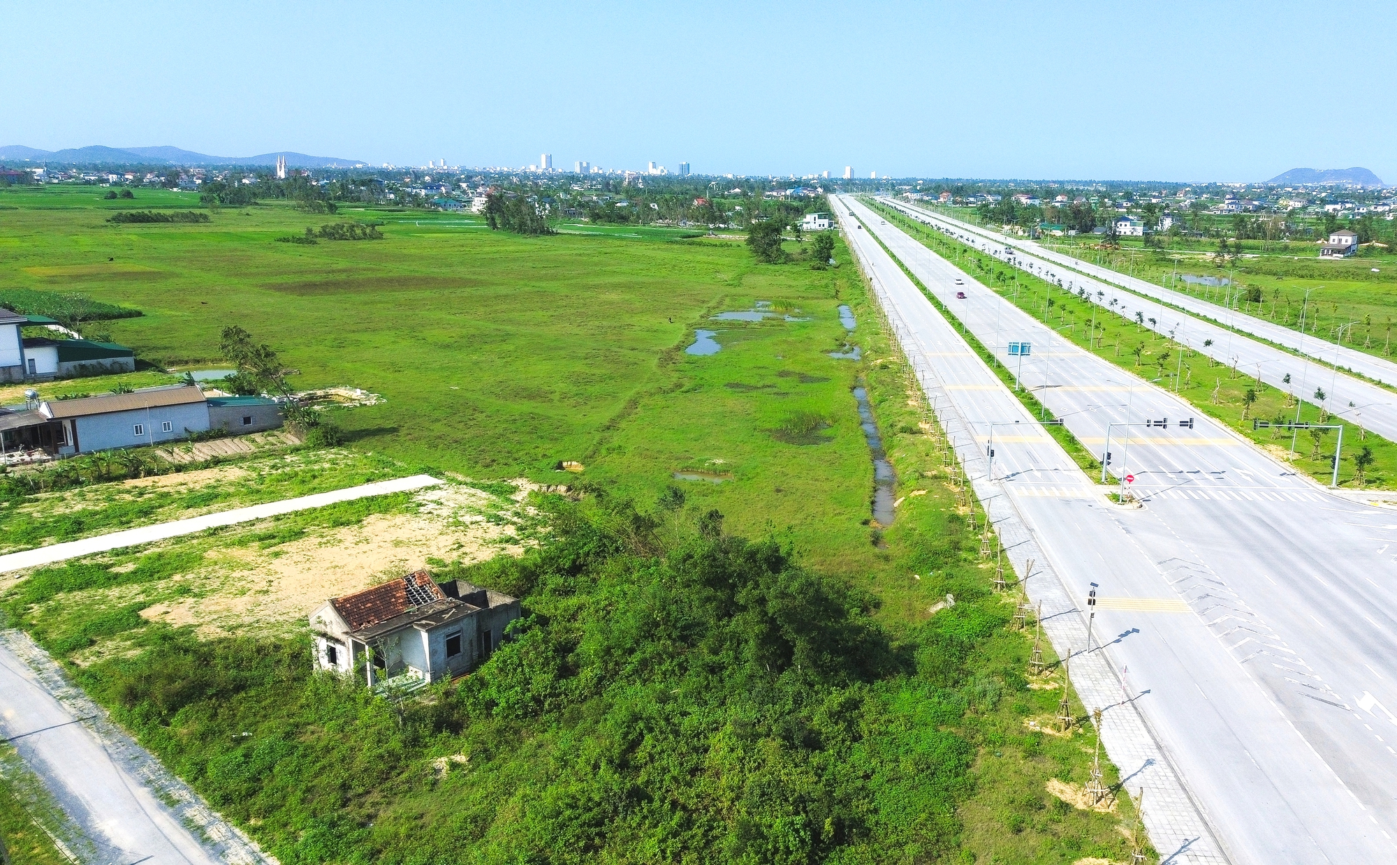 Toàn cảnh khu vực dự kiến xây dựng trụ sở hành chính hơn 4.000 tỷ đồng của tỉnh Nghệ An- Ảnh 14. Toàn cảnh khu vực dự kiến xây dựng trụ sở hành chính hơn 4.000 tỷ đồng của tỉnh Nghệ An- Ảnh 14.