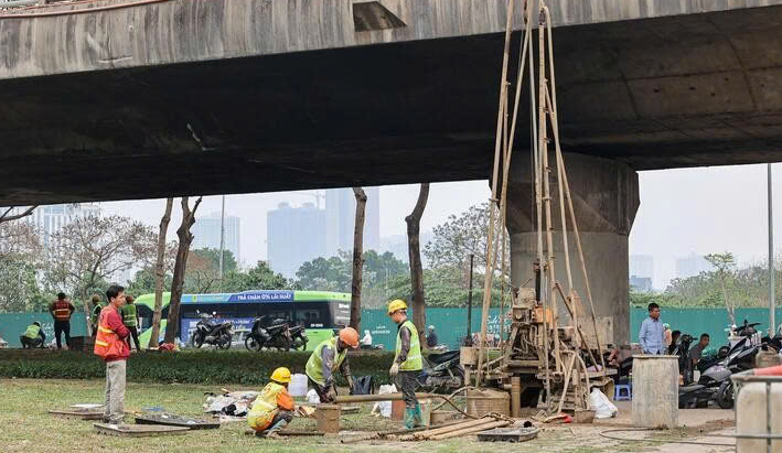 Hà Nội điều chỉnh giao thông Đại lộ Thăng Long phục vụ thi công tuyến metro số 5- Ảnh 1. Hà Nội điều chỉnh giao thông Đại lộ Thăng Long phục vụ thi công tuyến metro số 5- Ảnh 1.