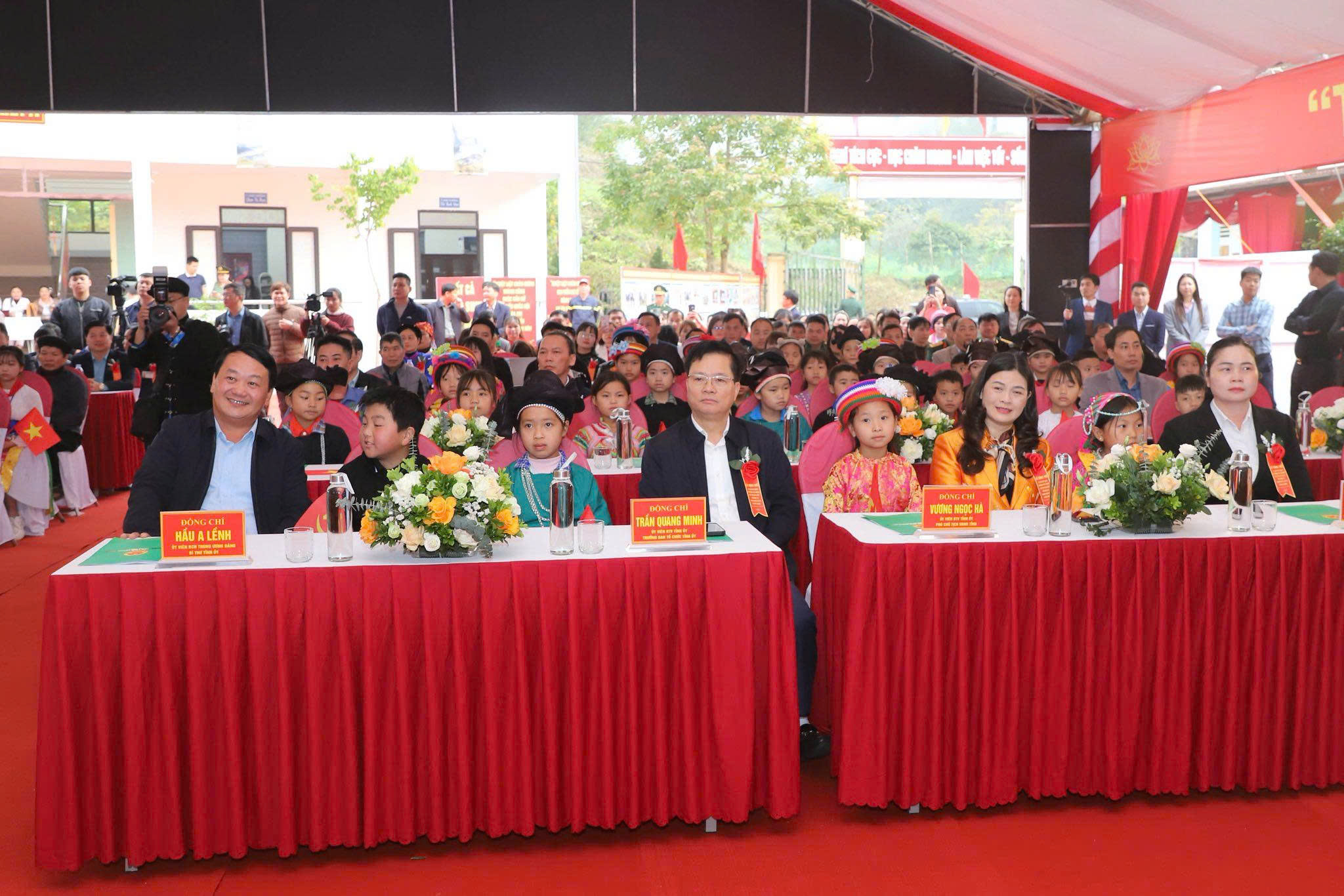 Nhiều địa phương đồng loạt khởi c&ocirc;ng trường nội tr&uacute; cho c&aacute;c x&atilde; bi&ecirc;n giới- Ảnh 11.