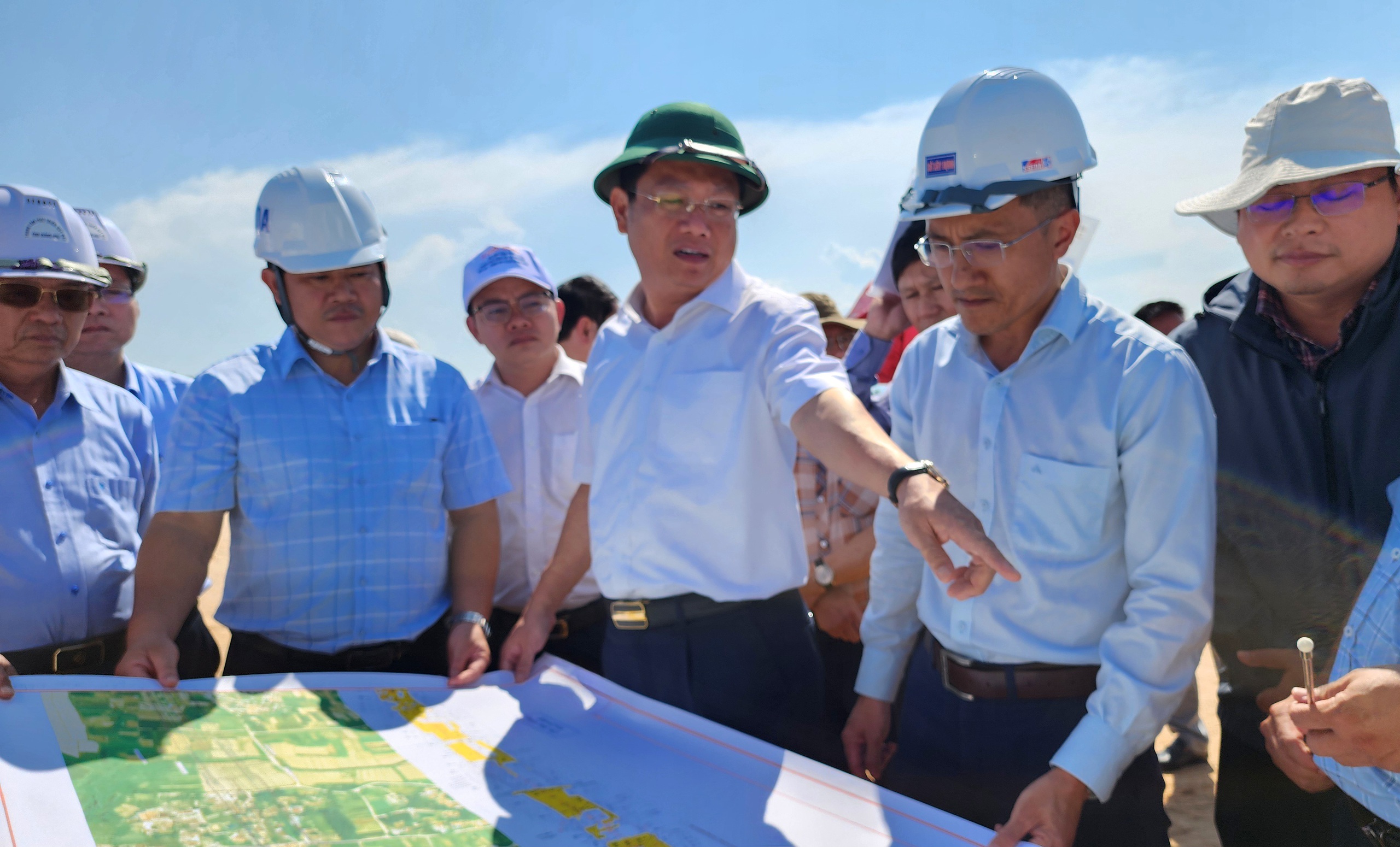 Quảng Ng&atilde;i: Mặt bằng x&ocirc;i đỗ, dự &aacute;n đường 3.500 tỷ đồng triển khai &igrave; ạch- Ảnh 3.