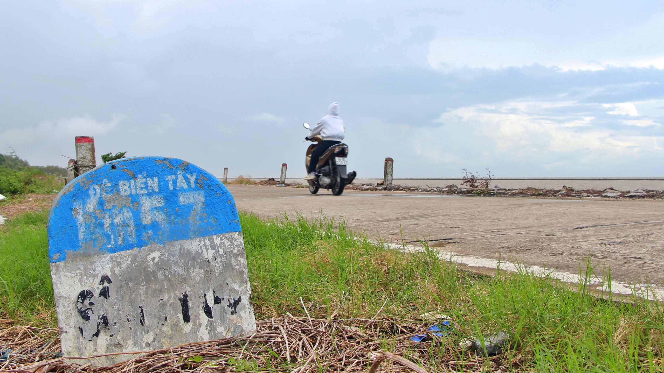 C&agrave; Mau: Giảm tải trọng xe lưu th&ocirc;ng tr&ecirc;n tuyến đ&ecirc; biển T&acirc;y- Ảnh 1.