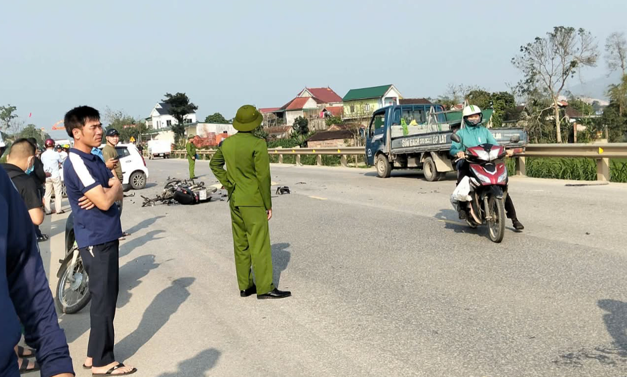 Xe m&aacute;y va chạm &ocirc; t&ocirc; con, một người tử vong, một người bị thương- Ảnh 2.