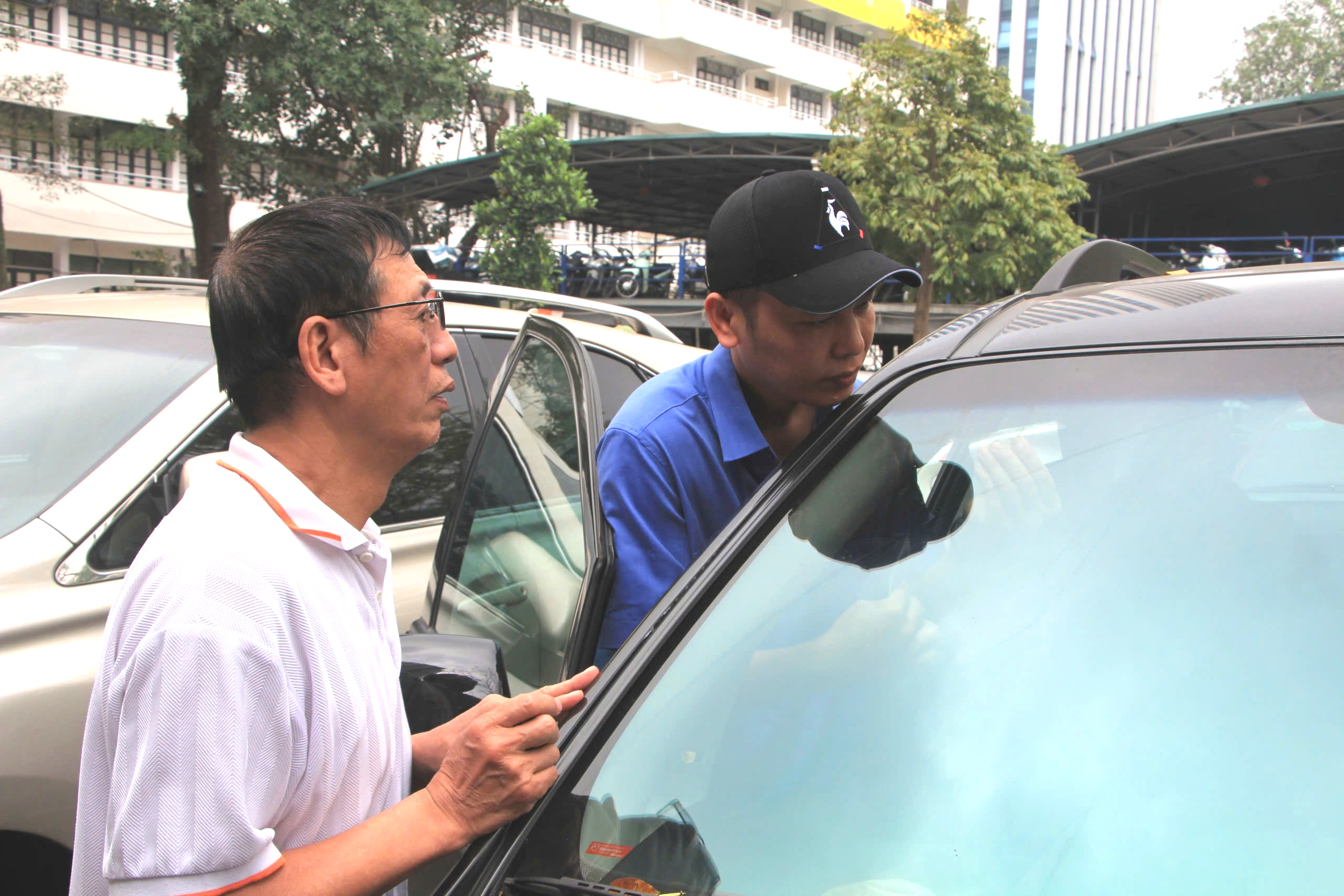 Ng&agrave;y đầu kiểm định kh&iacute; thải theo quy tr&igrave;nh mới: Chủ xe phấn khởi, nhiều xe đạt chuẩn cao- Ảnh 10.