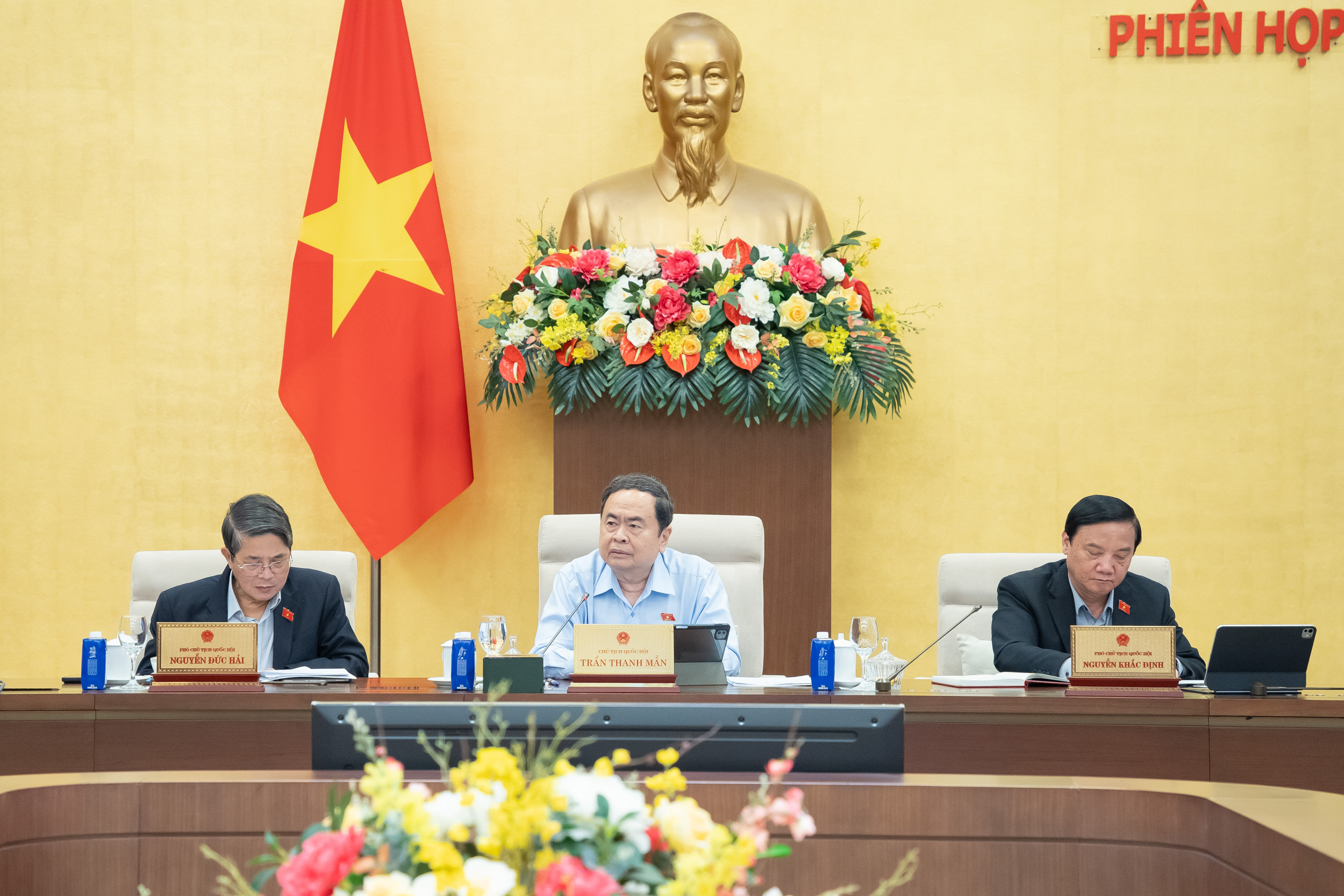 Chủ tịch Quốc hội: Tr&aacute;nh t&igrave;nh trạng c&ocirc;ng khai th&ocirc;ng tin người d&acirc;n vẫn kh&oacute; tiếp cận- Ảnh 2.