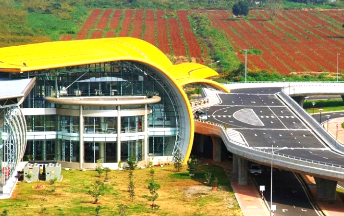 L&acirc;m Đồng: Giải b&agrave;i to&aacute;n duy tr&igrave; d&ograve;ng kh&aacute;ch khi s&acirc;n bay Li&ecirc;n Khương tạm đ&oacute;ng cửa- Ảnh 1.