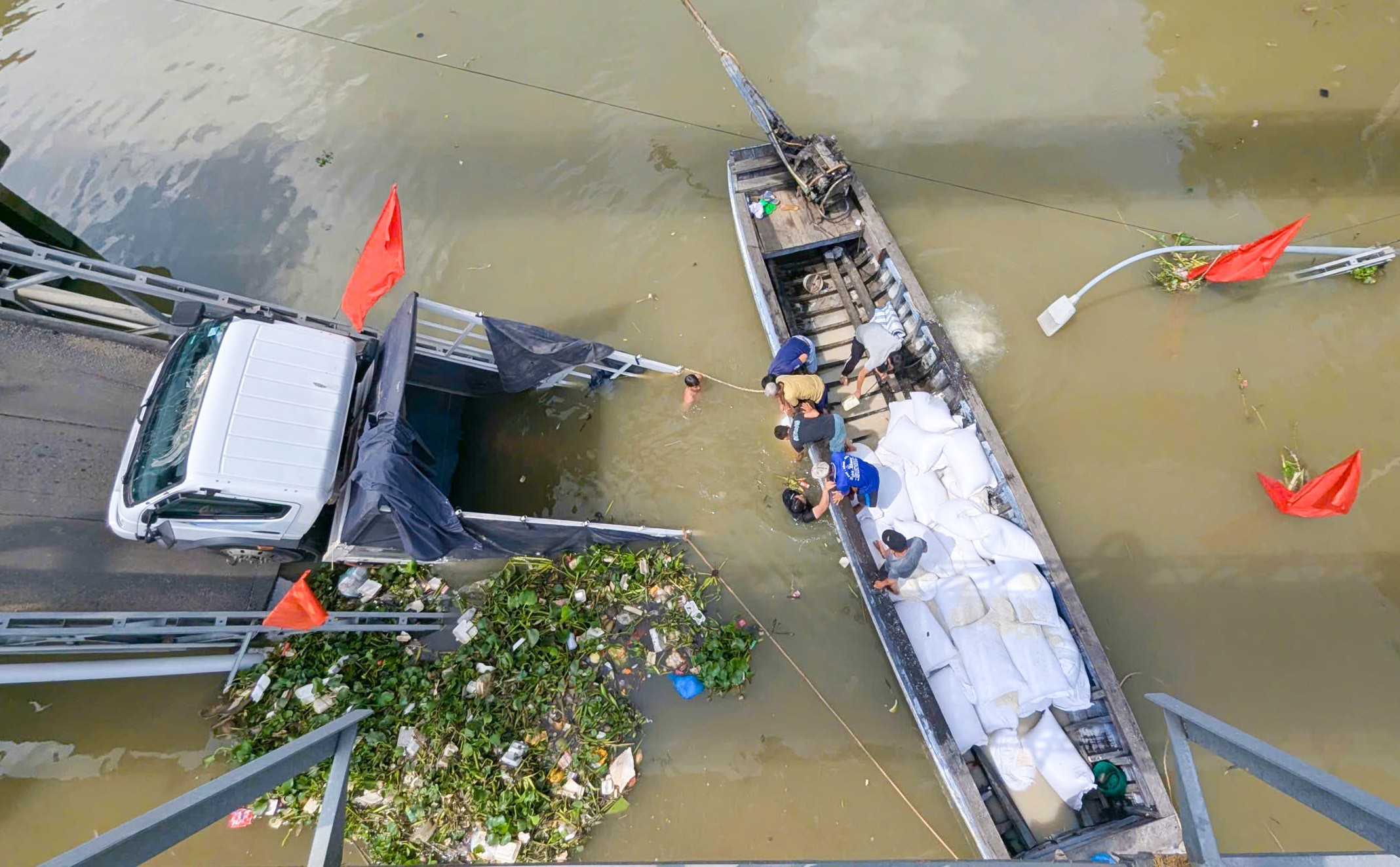 Xe qu&aacute; tải l&agrave;m sập cầu 30 Th&aacute;ng 4 ở Cần Thơ: Xử l&yacute; t&agrave;i xế v&agrave; doanh nghiệp vi phạm- Ảnh 3.