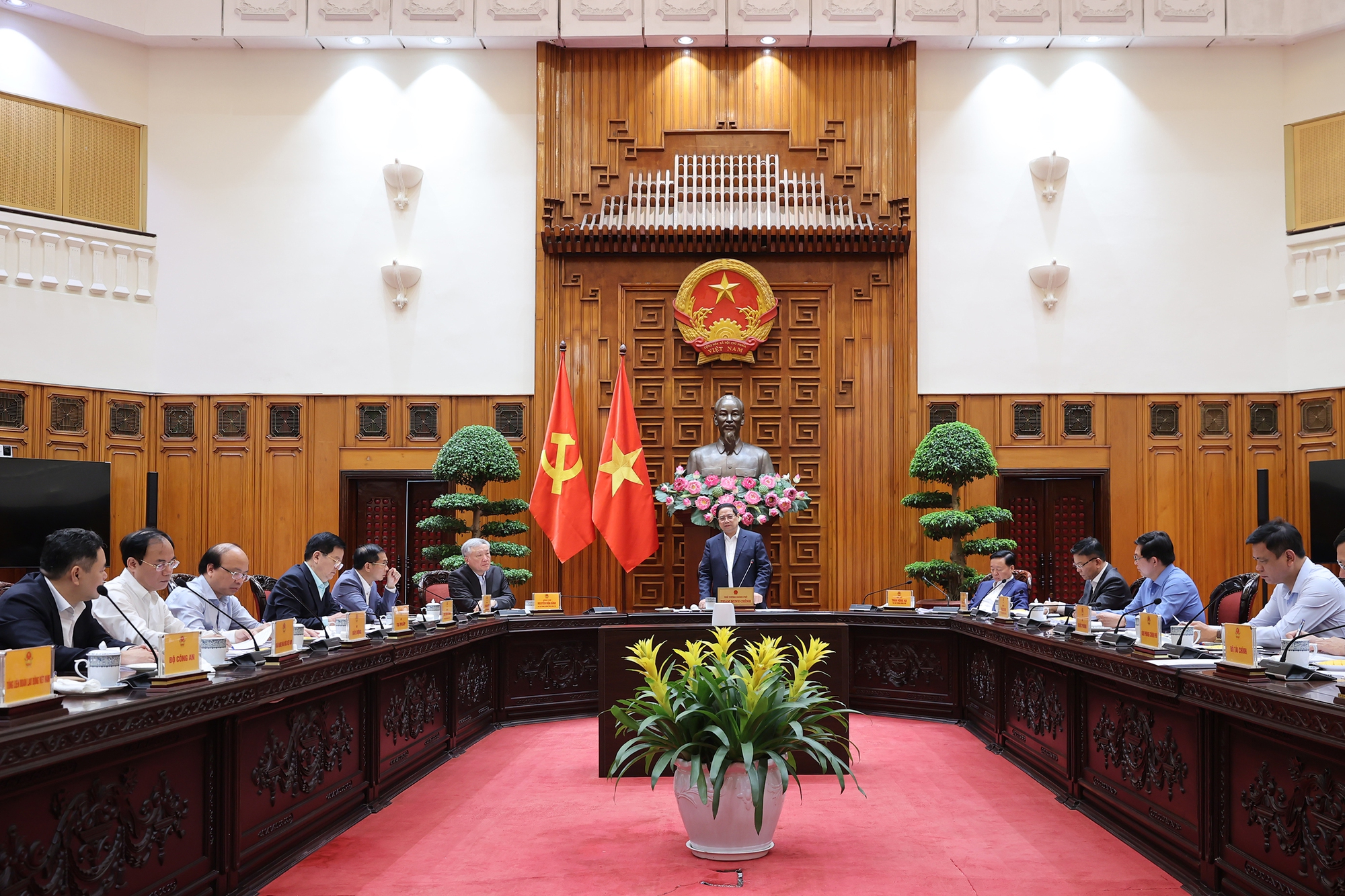Thủ tướng: Đề xuất ứng ng&acirc;n s&aacute;ch Nh&agrave; nước hỗ trợ Quỹ b&igrave;nh ổn gi&aacute; xăng dầu- Ảnh 2.