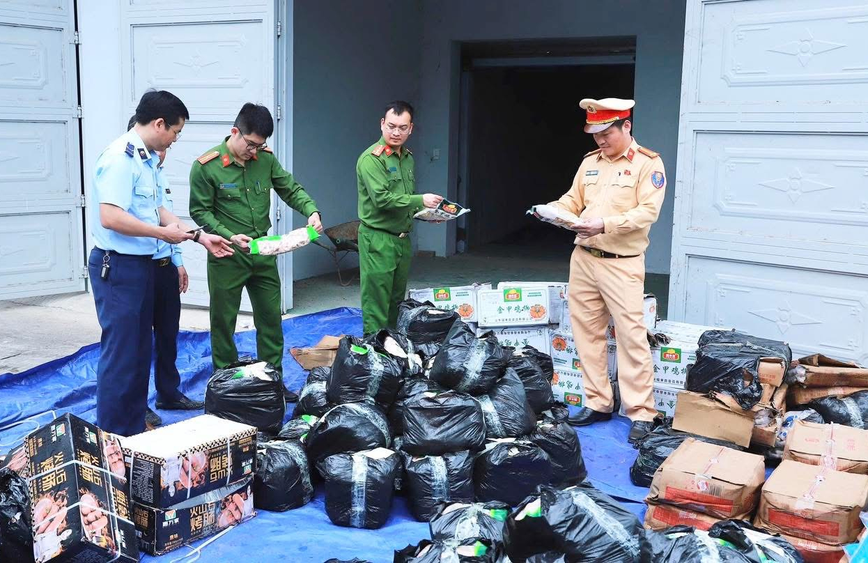 Tuy&ecirc;n Quang: Thu giữ hơn 2,3 tấn x&uacute;c x&iacute;ch kh&ocirc;ng r&otilde; nguồn gốc- Ảnh 2.