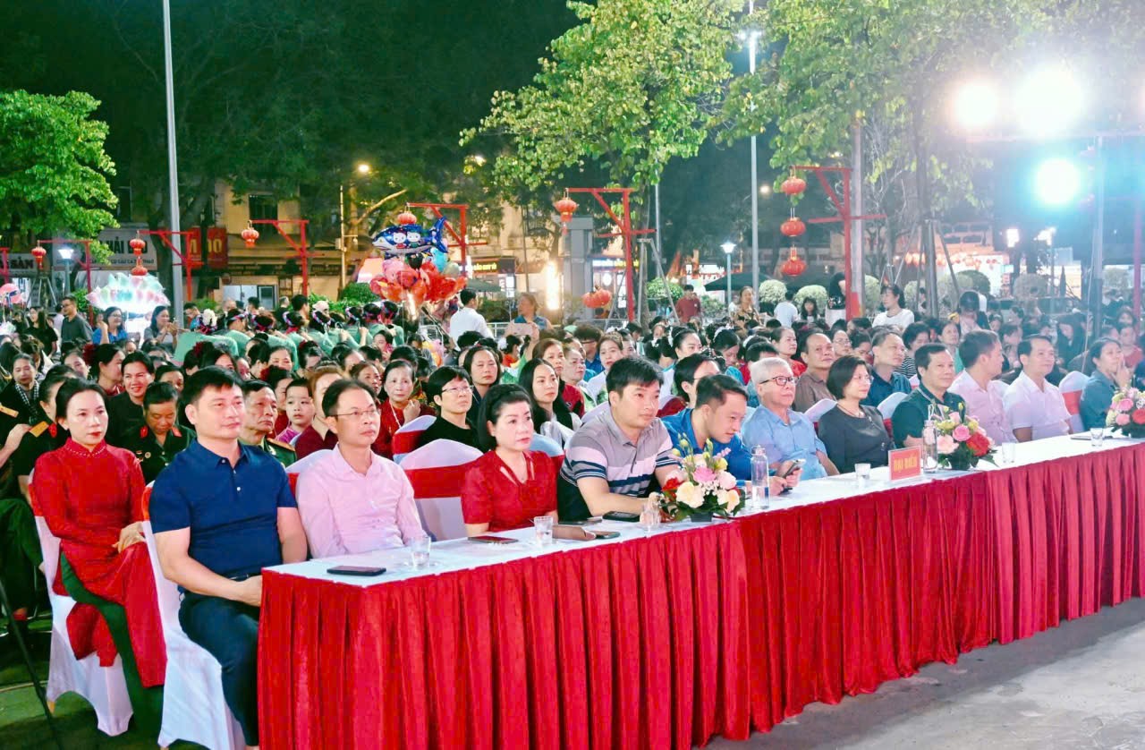 Ph&uacute; Thọ: S&ocirc;i nổi chương tr&igrave;nh nghệ thuật "Ng&agrave;y hội non s&ocirc;ng"- Ảnh 1.