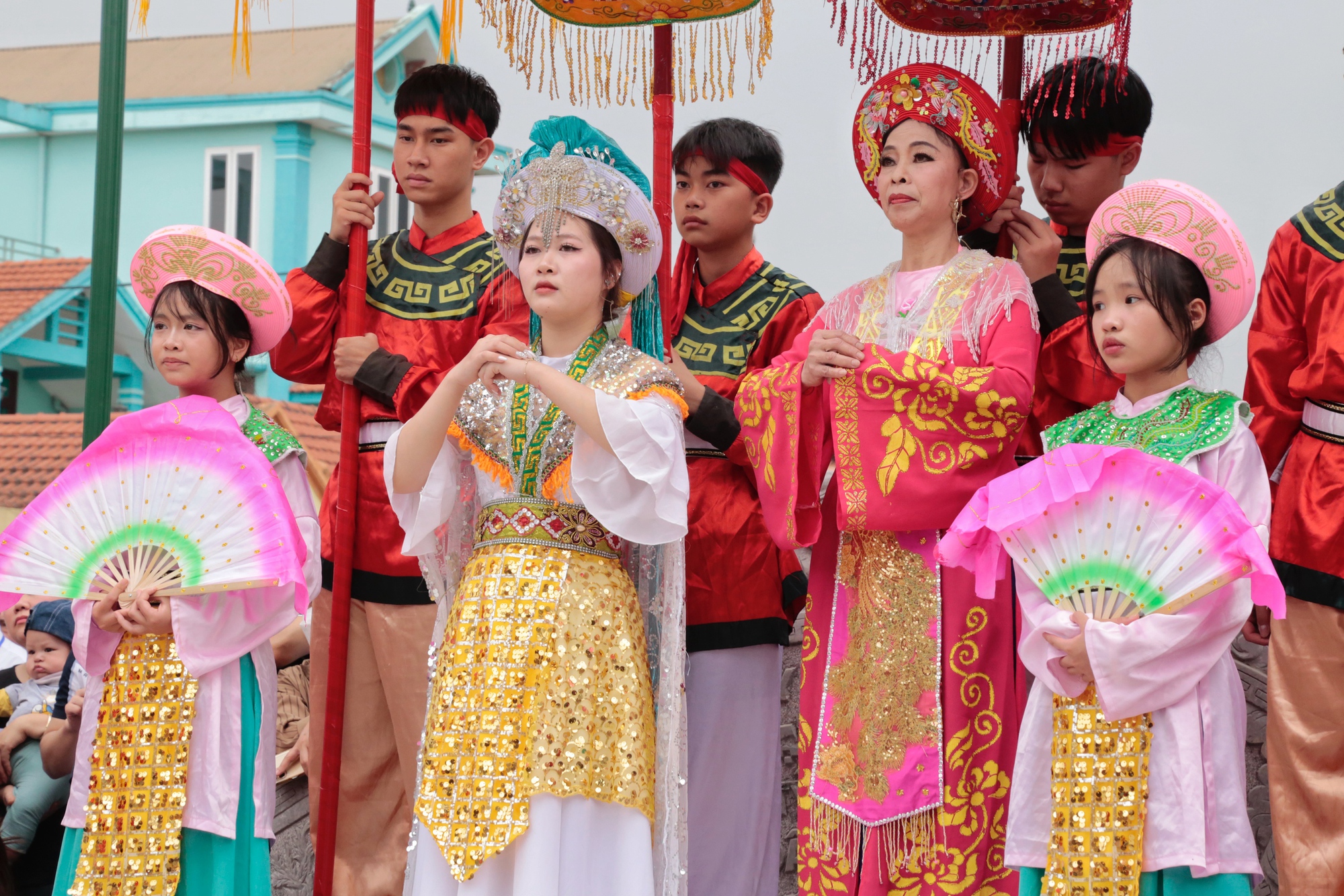 Độc đ&aacute;o lễ hội k&eacute;n rể Đường Y&ecirc;n ở H&agrave; Nội- Ảnh 2.