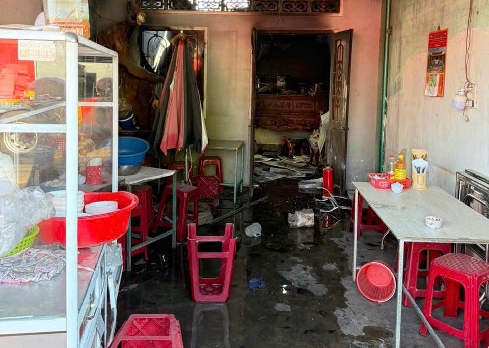 Ch&aacute;y nh&agrave; ở Gia Lai, hai b&eacute; g&aacute;i tử vong thương t&acirc;m- Ảnh 1.