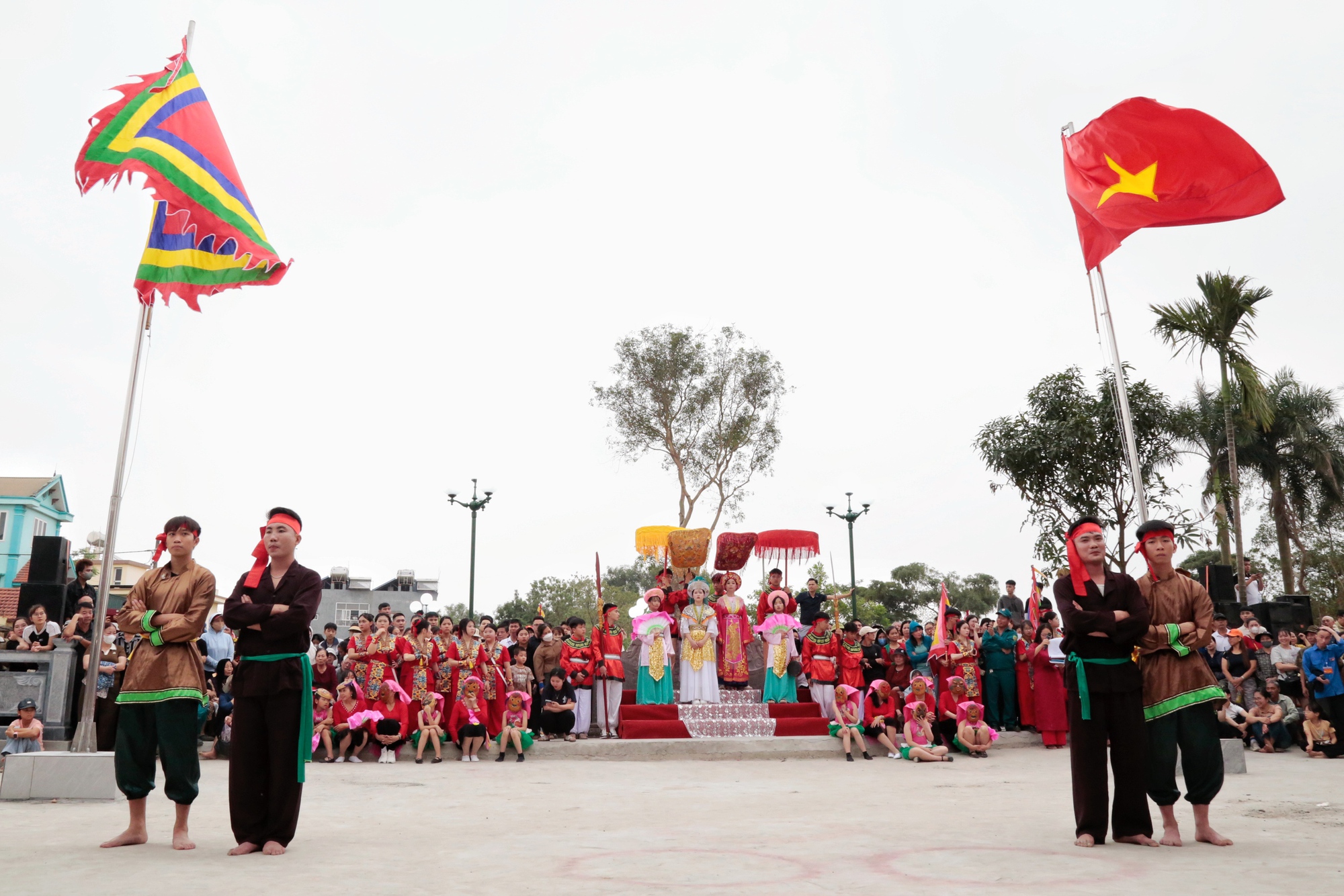 Độc đ&aacute;o lễ hội k&eacute;n rể Đường Y&ecirc;n ở H&agrave; Nội- Ảnh 6.