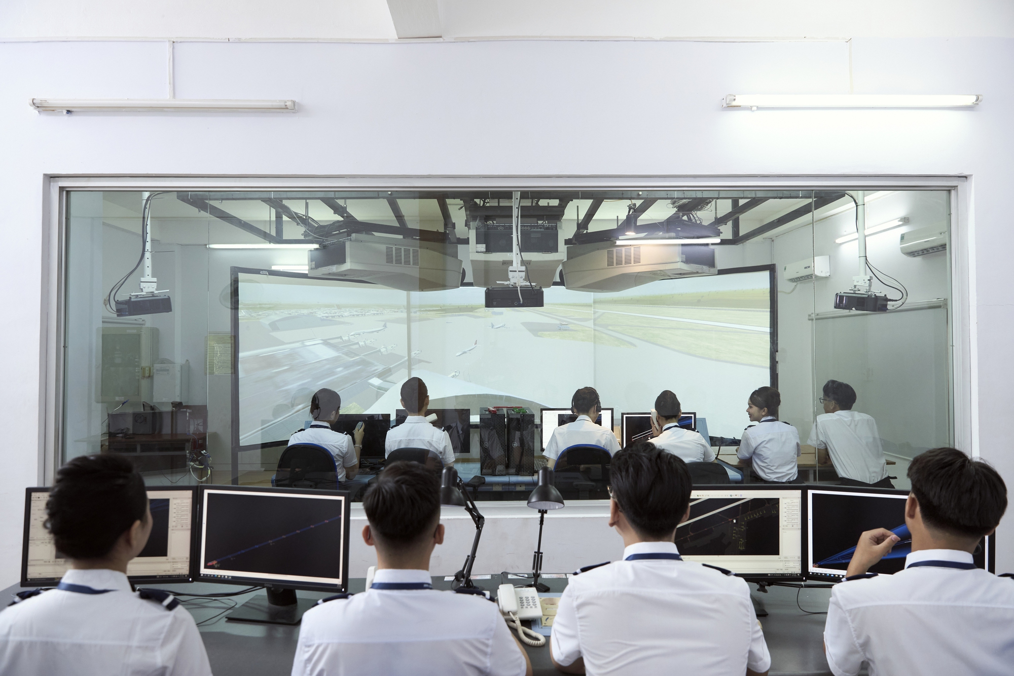 Hơn 1.500 học bổng cho t&acirc;n sinh vi&ecirc;n Học viện H&agrave;ng kh&ocirc;ng Việt Nam- Ảnh 2.