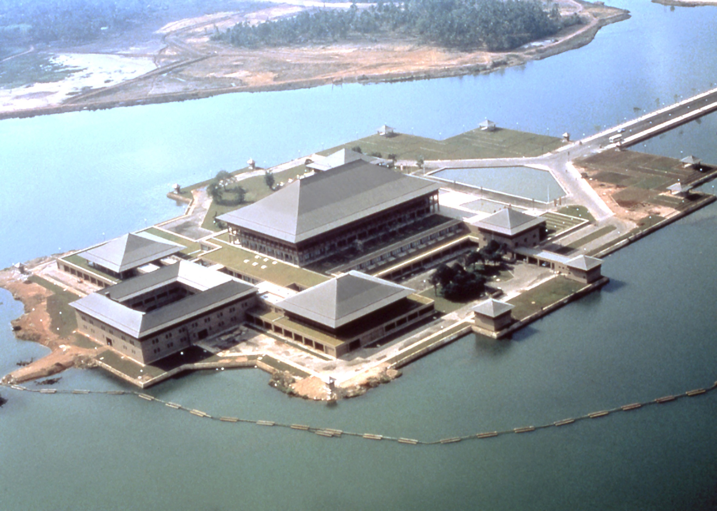 M&aacute;i nh&agrave; chống thi&ecirc;n tai, lời giải an cư m&ugrave;a mưa b&atilde;o- Ảnh 2.