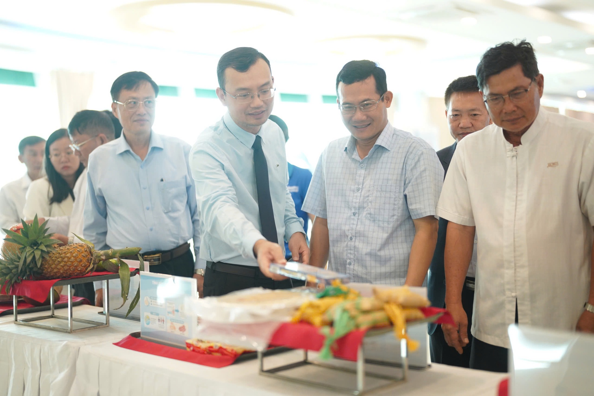 Bàn giải pháp chống "khát" cho Đồng bằng sông Cửu Long- Ảnh 2. Bàn giải pháp chống "khát" cho Đồng bằng sông Cửu Long- Ảnh 2.