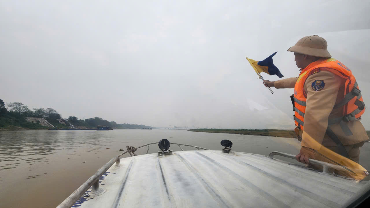 Phú Thọ chủ động bảo đảm an toàn giao thông đường thủy mùa nước cạn- Ảnh 2. Phú Thọ chủ động bảo đảm an toàn giao thông đường thủy mùa nước cạn- Ảnh 2.