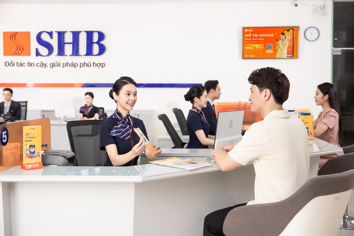SHB được Ủy ban Chứng kho&aacute;n Nh&agrave; nước cấp giấy ph&eacute;p đăng k&yacute; ch&agrave;o b&aacute;n cổ phiếu ra c&ocirc;ng ch&uacute;ng- Ảnh 1.