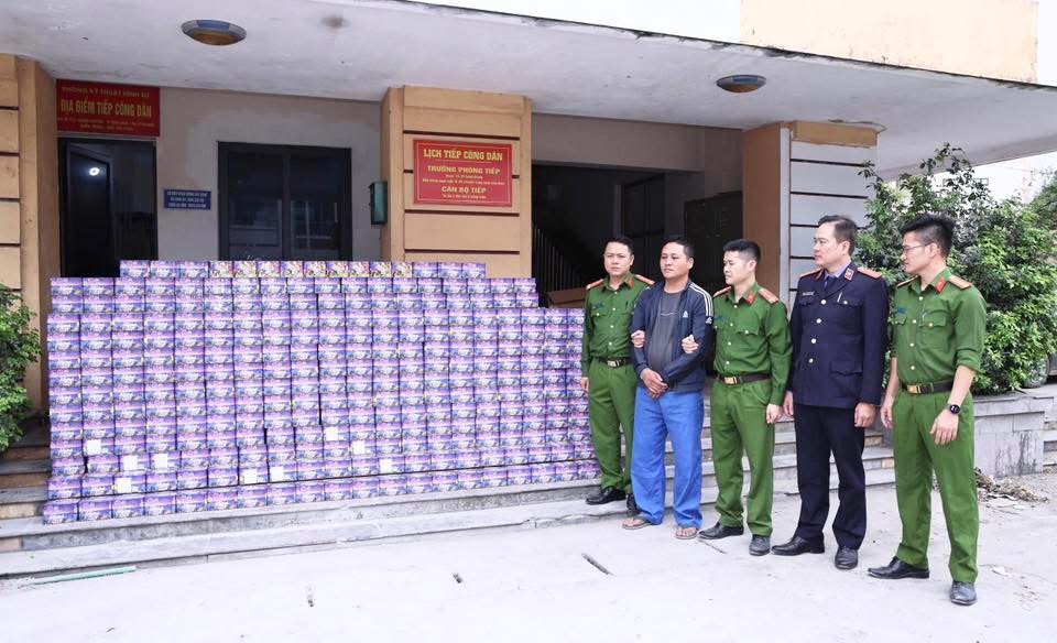 Triệt ph&aacute; đường d&acirc;y ph&aacute;o lậu xuy&ecirc;n bi&ecirc;n giới, thu giữ gần 710kg h&agrave;ng cấm- Ảnh 1.