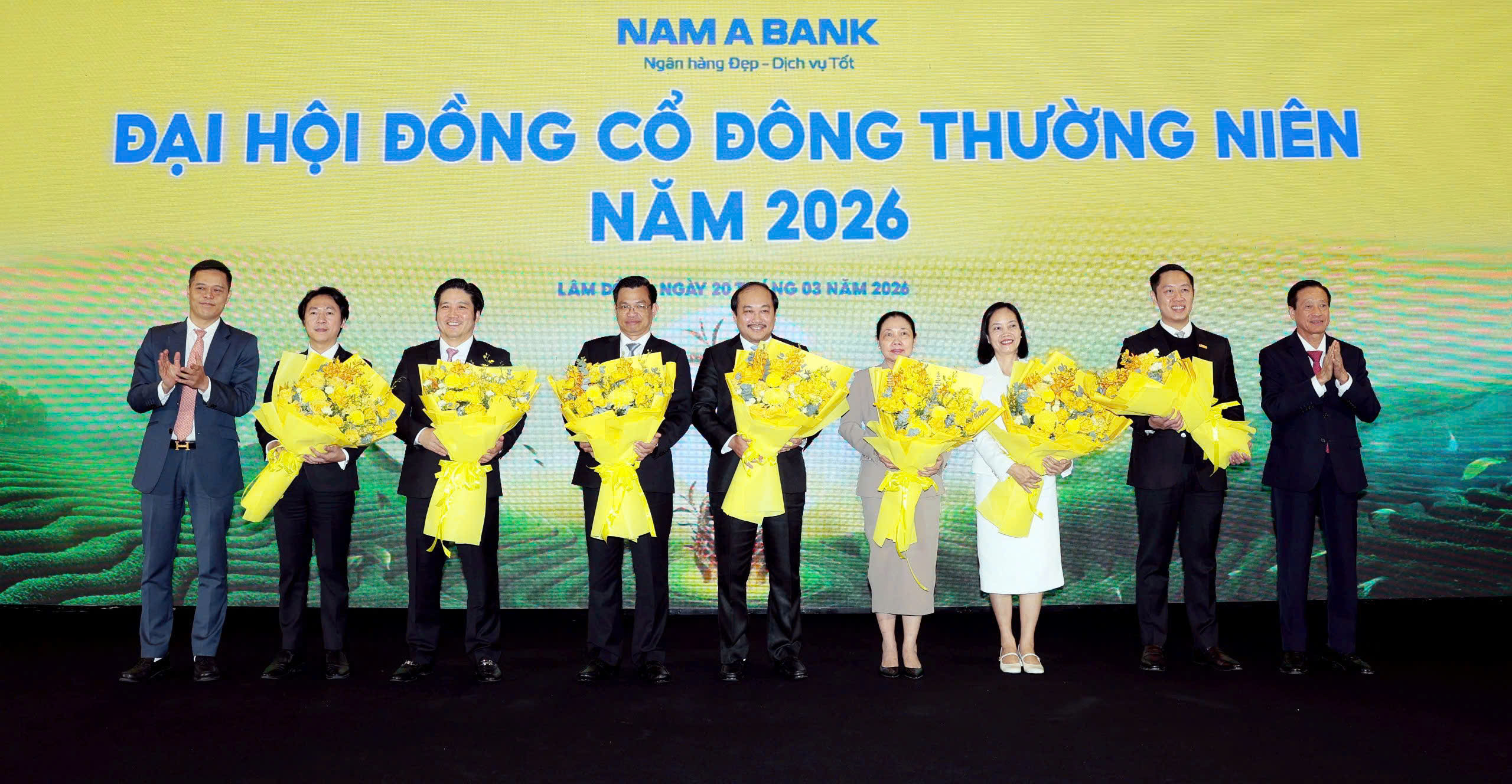 &Ocirc;ng Trần Ng&ocirc; Ph&uacute;c Vũ t&aacute;i đắc cử chức Chủ tịch HĐQT Nam A Bank- Ảnh 2.